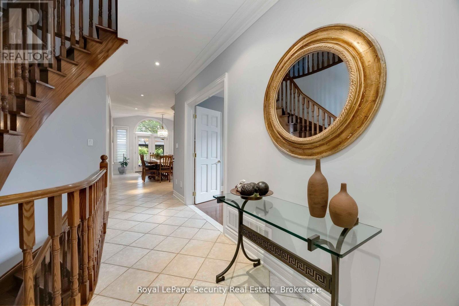 27 Gaydon Avenue, Toronto (Humberlea-Pelmo Park), Ontario  M9M 1G6 - Photo 7 - W12934222