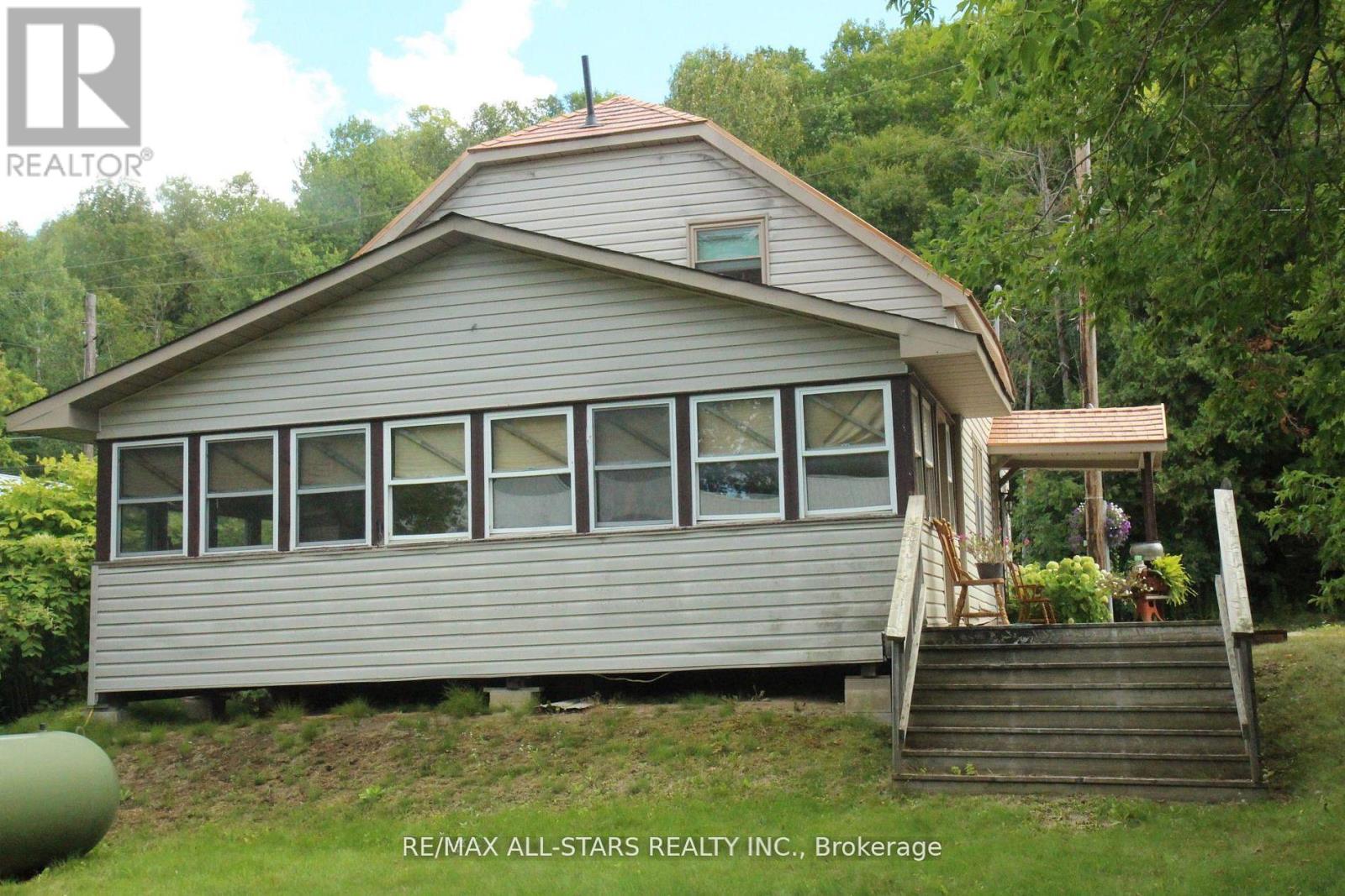 77 Bobcaygeon Road, Minden Hills, Ontario  K0M 2K0 - Photo 3 - X12934192