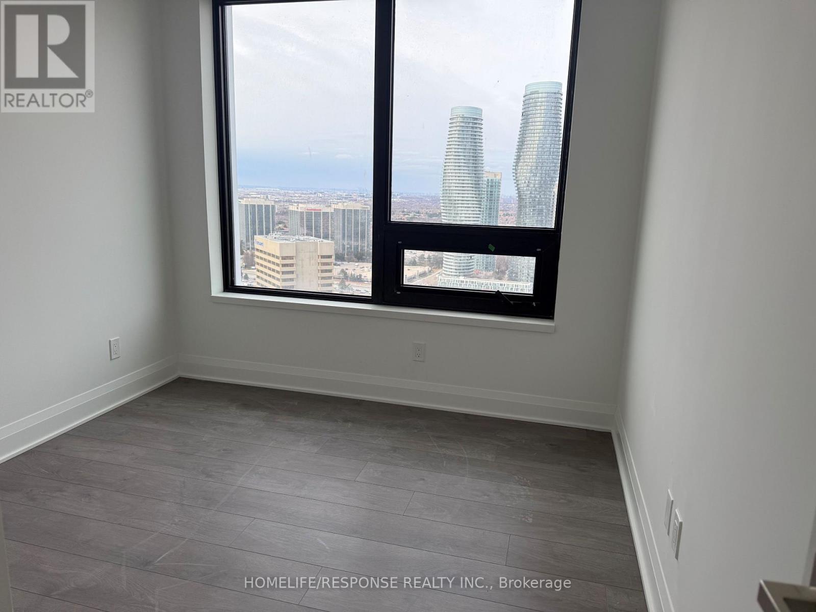 2502 - 2 Erskine Road, Mississauga (City Centre), Ontario  L5B 0S1 - Photo 10 - W12930592