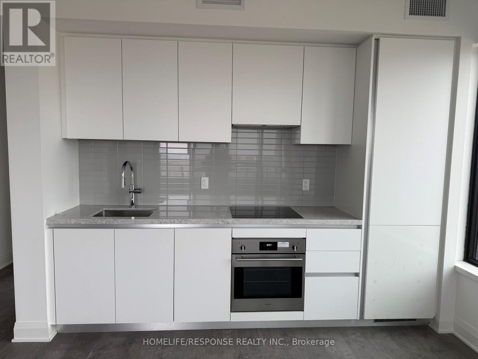 2502 - 2 Erskine Road, Mississauga (City Centre), Ontario  L5B 0S1 - Photo 7 - W12930592