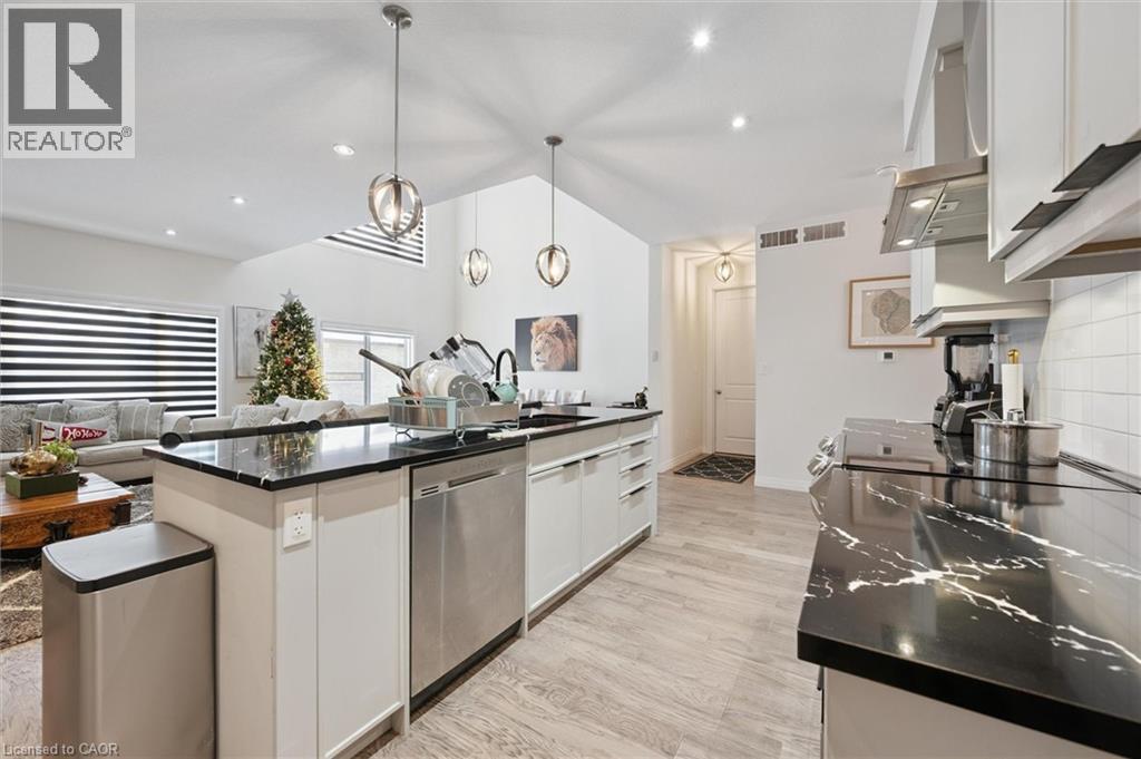 972 Stonecliffe Walk Unit# 18, Kitchener, Ontario  N2P 0K5 - Photo 23 - 40792292