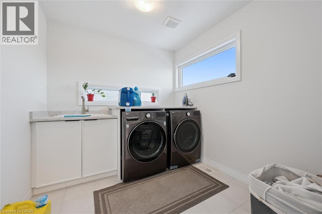 972 Stonecliffe Walk Unit# 18, Kitchener, Ontario  N2P 0K5 - Photo 38 - 40792292