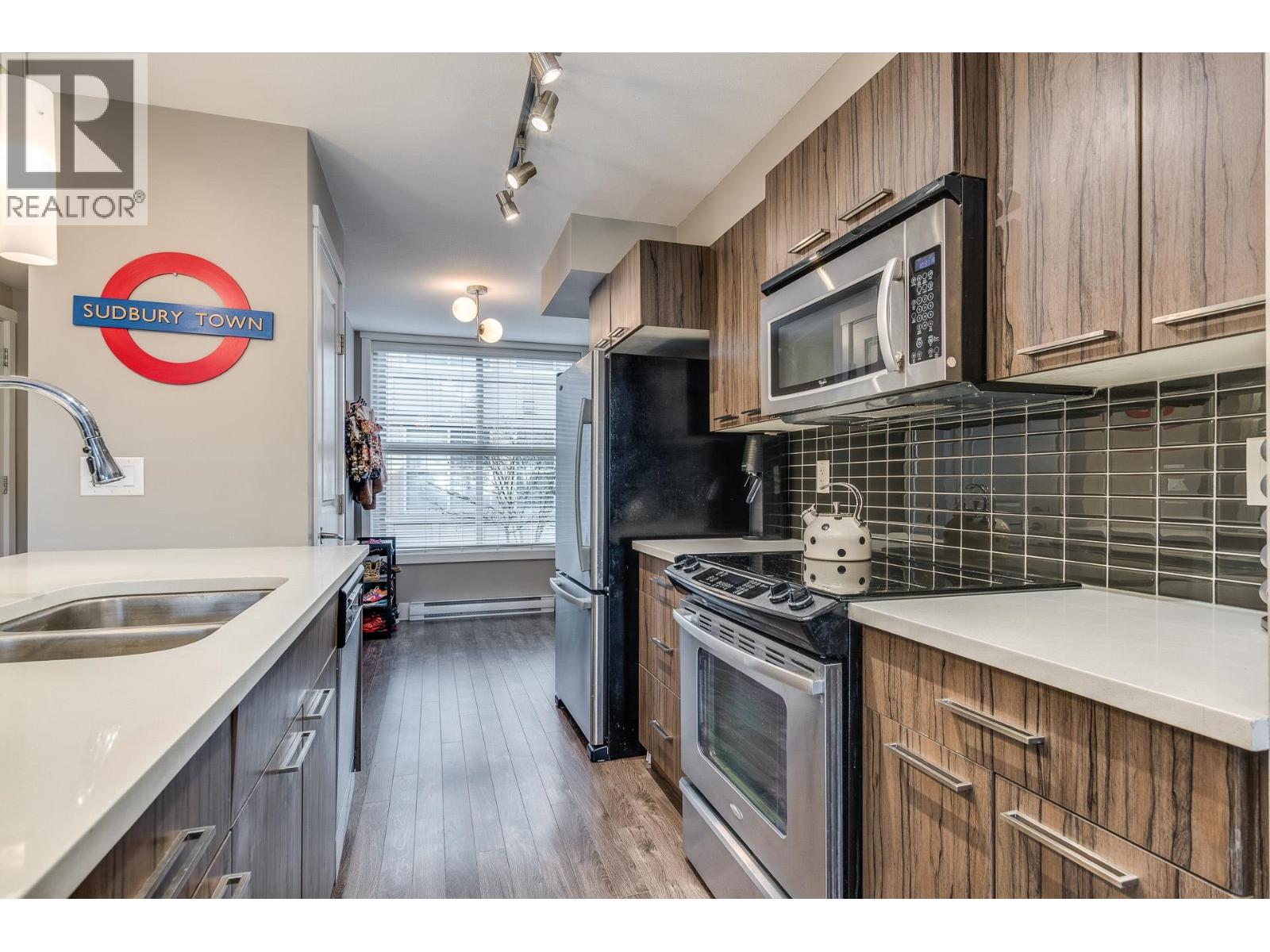 208 2110 Rowland Street, Port Coquitlam, British Columbia  V3C 0C2 - Photo 4 - R3088472