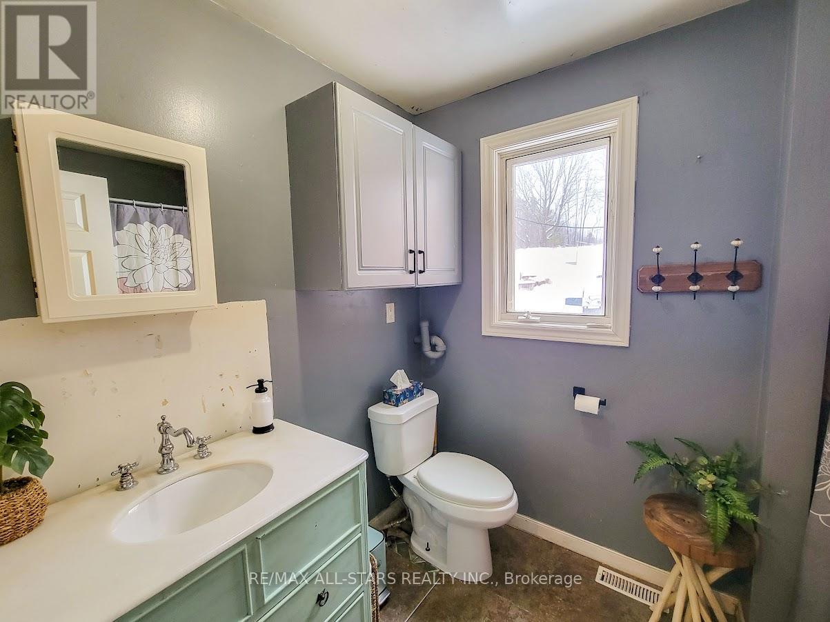 69 Bridge Street, Addington Highlands, Ontario  K0H 1L0 - Photo 11 - X12934476