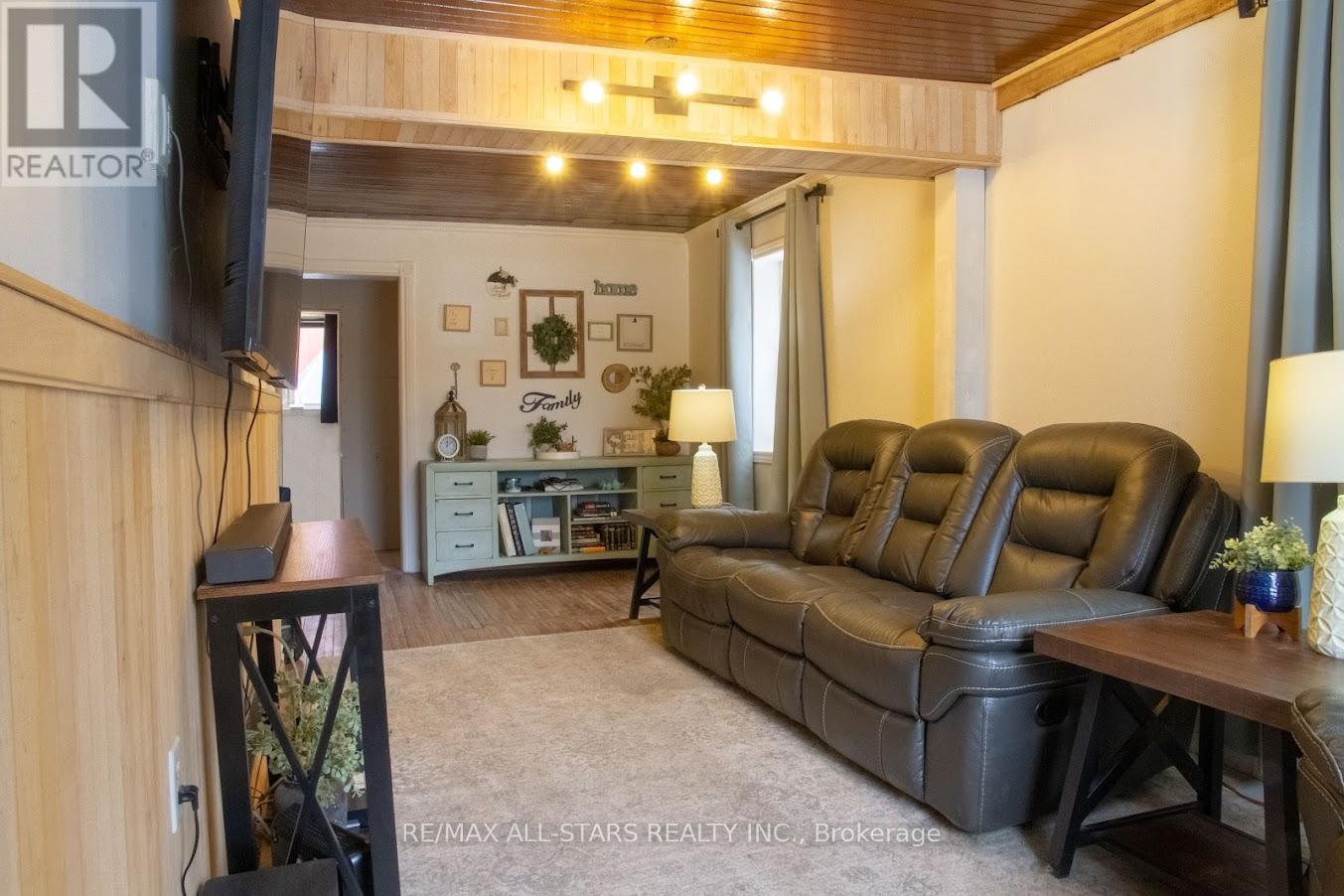 69 Bridge Street, Addington Highlands, Ontario  K0H 1L0 - Photo 5 - X12934476