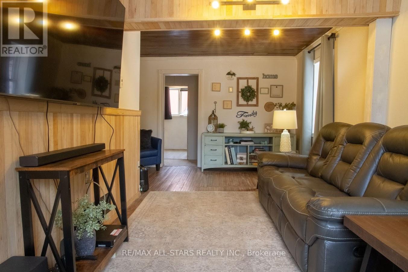 69 Bridge Street, Addington Highlands, Ontario  K0H 1L0 - Photo 6 - X12934476