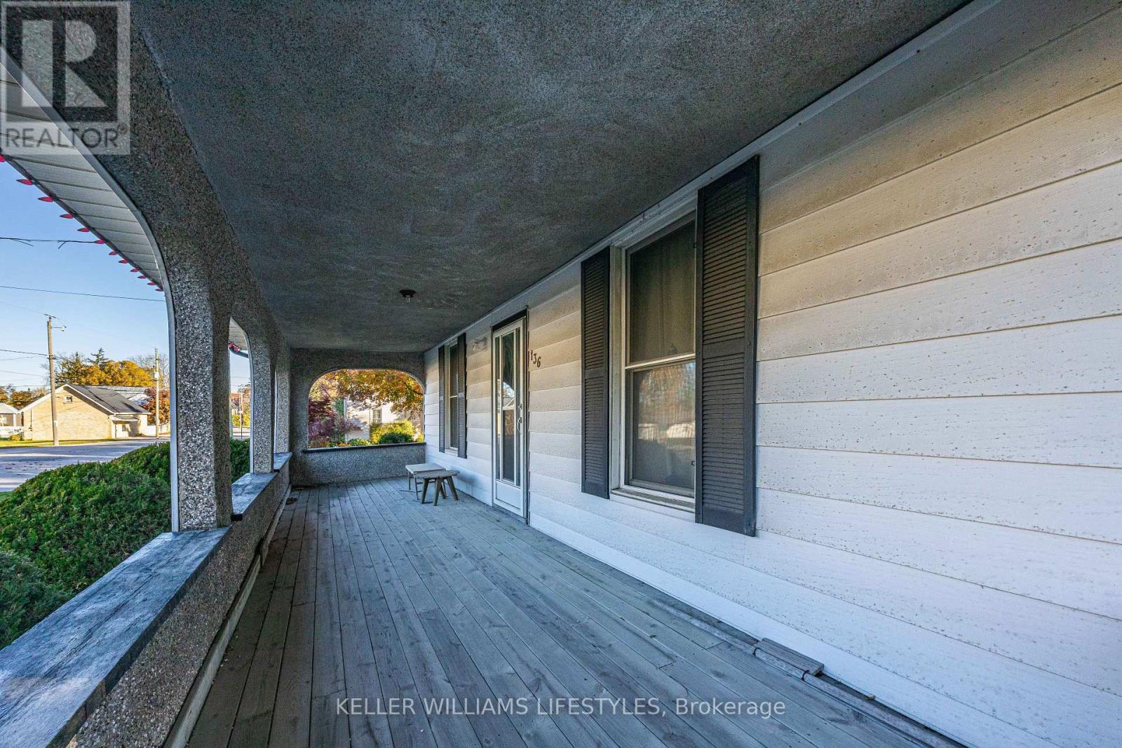 136 Queen Street, North Middlesex, Ontario  N0M 1A0 - Photo 11 - X12934386