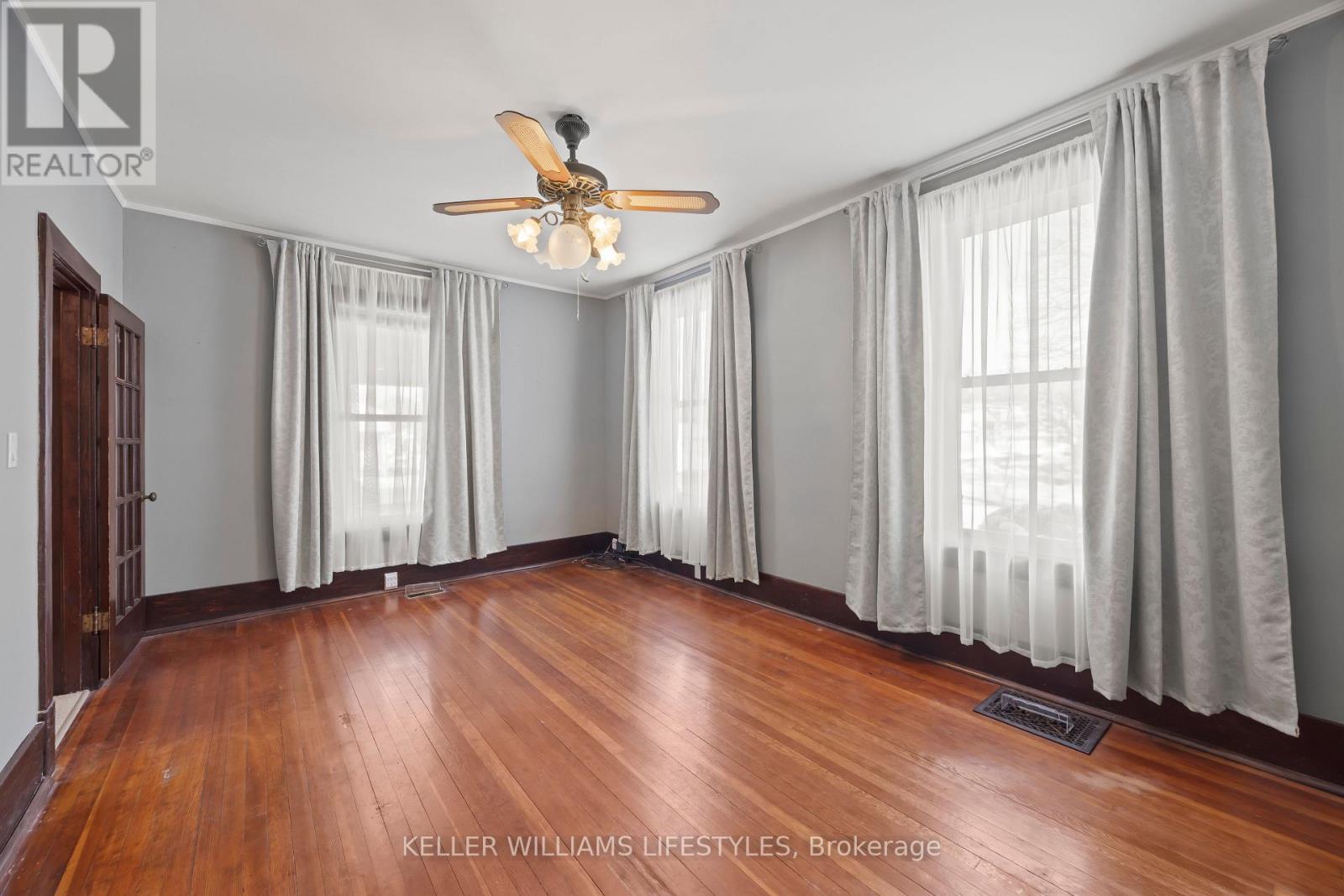 136 Queen Street, North Middlesex, Ontario  N0M 1A0 - Photo 20 - X12934386