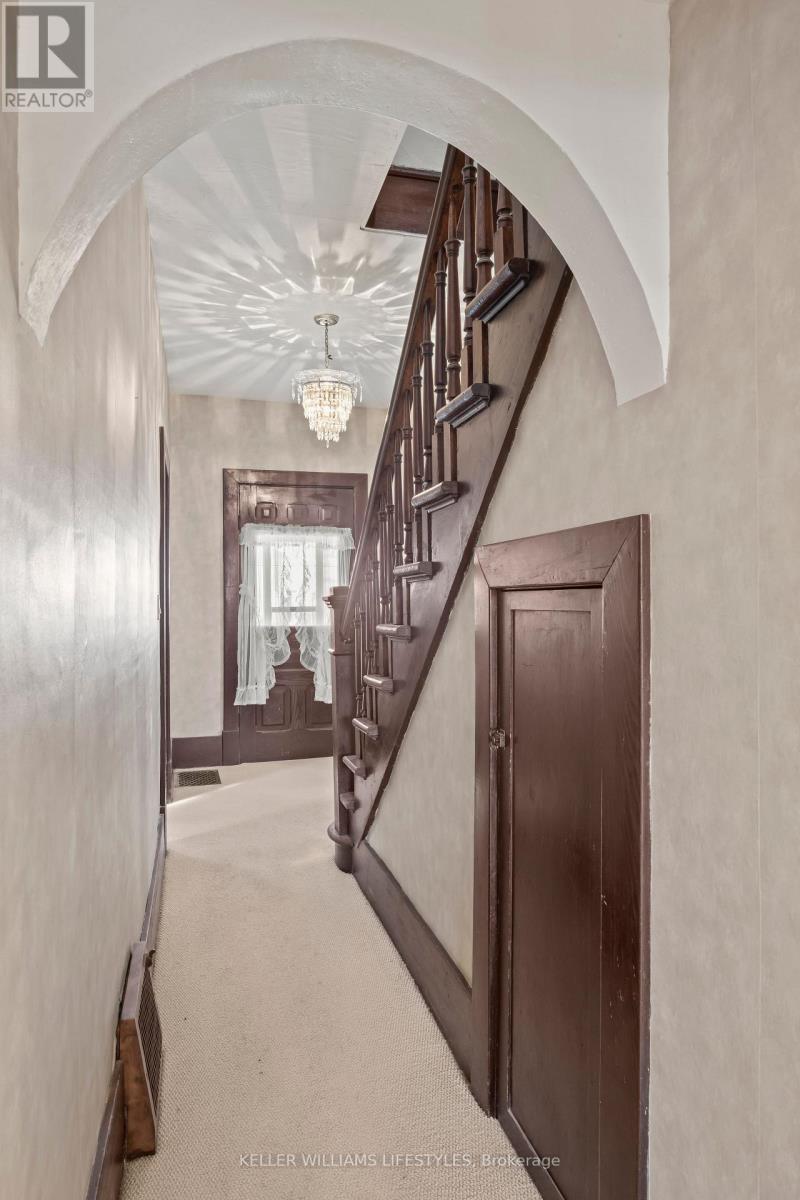 136 Queen Street, North Middlesex, Ontario  N0M 1A0 - Photo 24 - X12934386