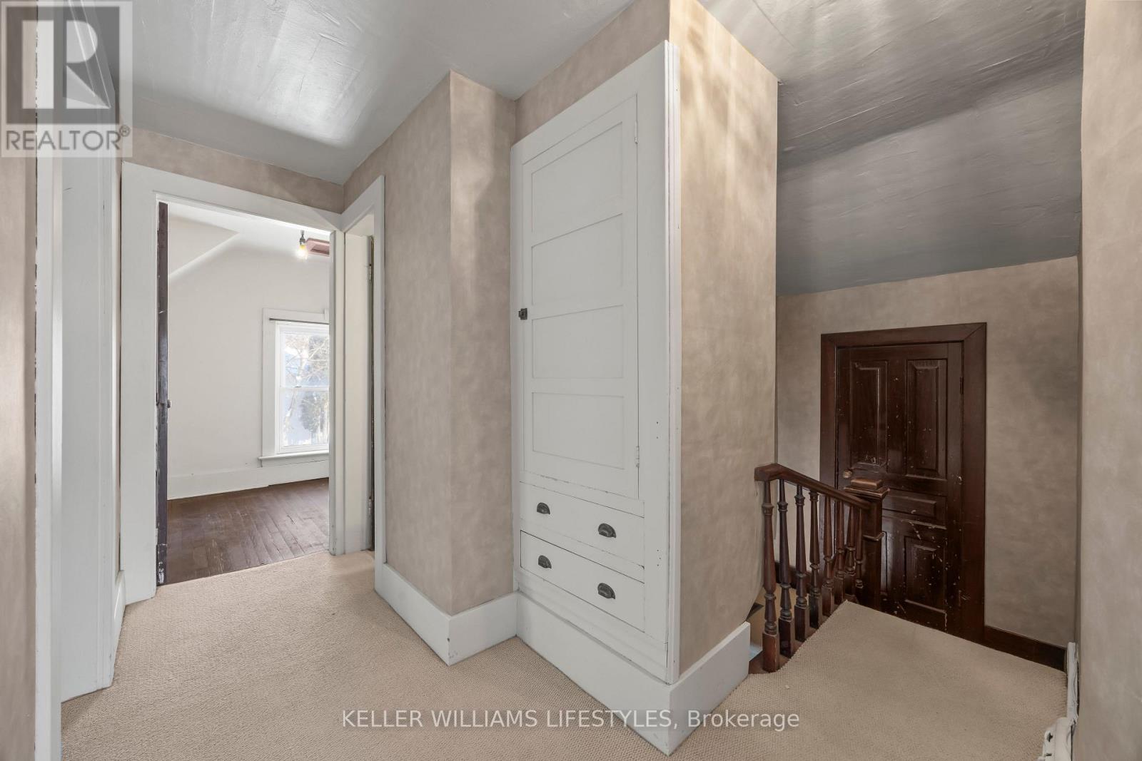 136 Queen Street, North Middlesex, Ontario  N0M 1A0 - Photo 25 - X12934386