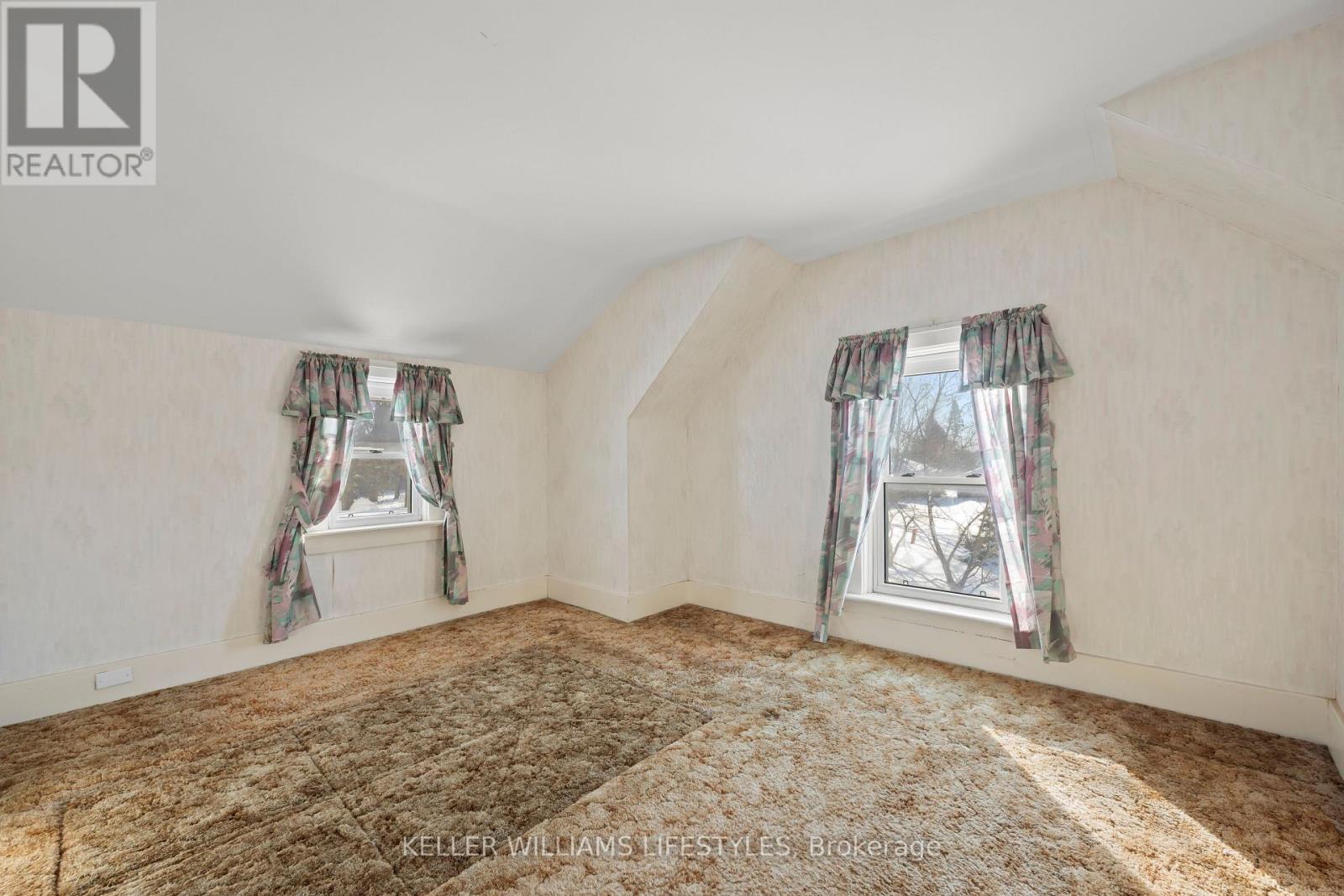 136 Queen Street, North Middlesex, Ontario  N0M 1A0 - Photo 26 - X12934386