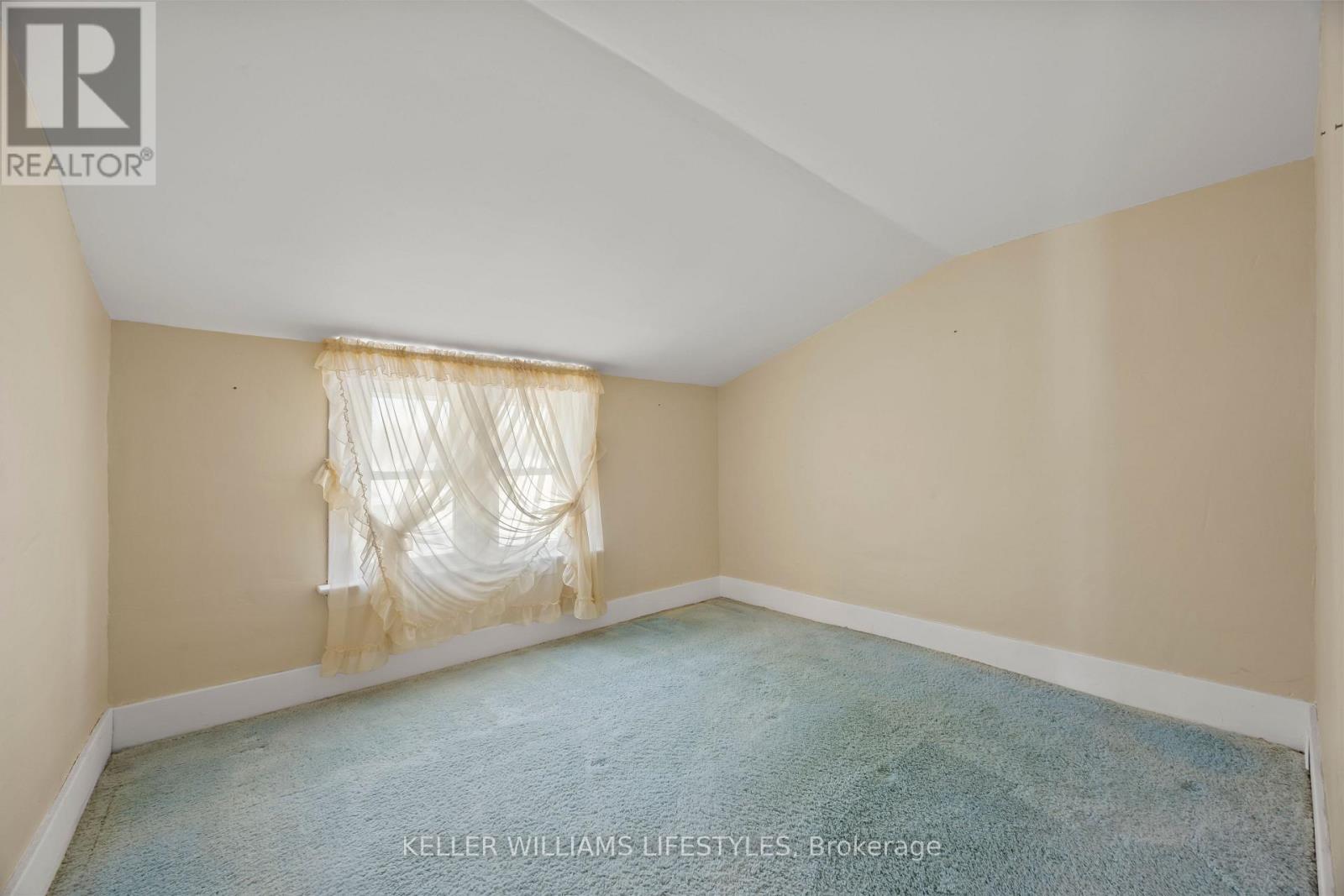 136 Queen Street, North Middlesex, Ontario  N0M 1A0 - Photo 28 - X12934386