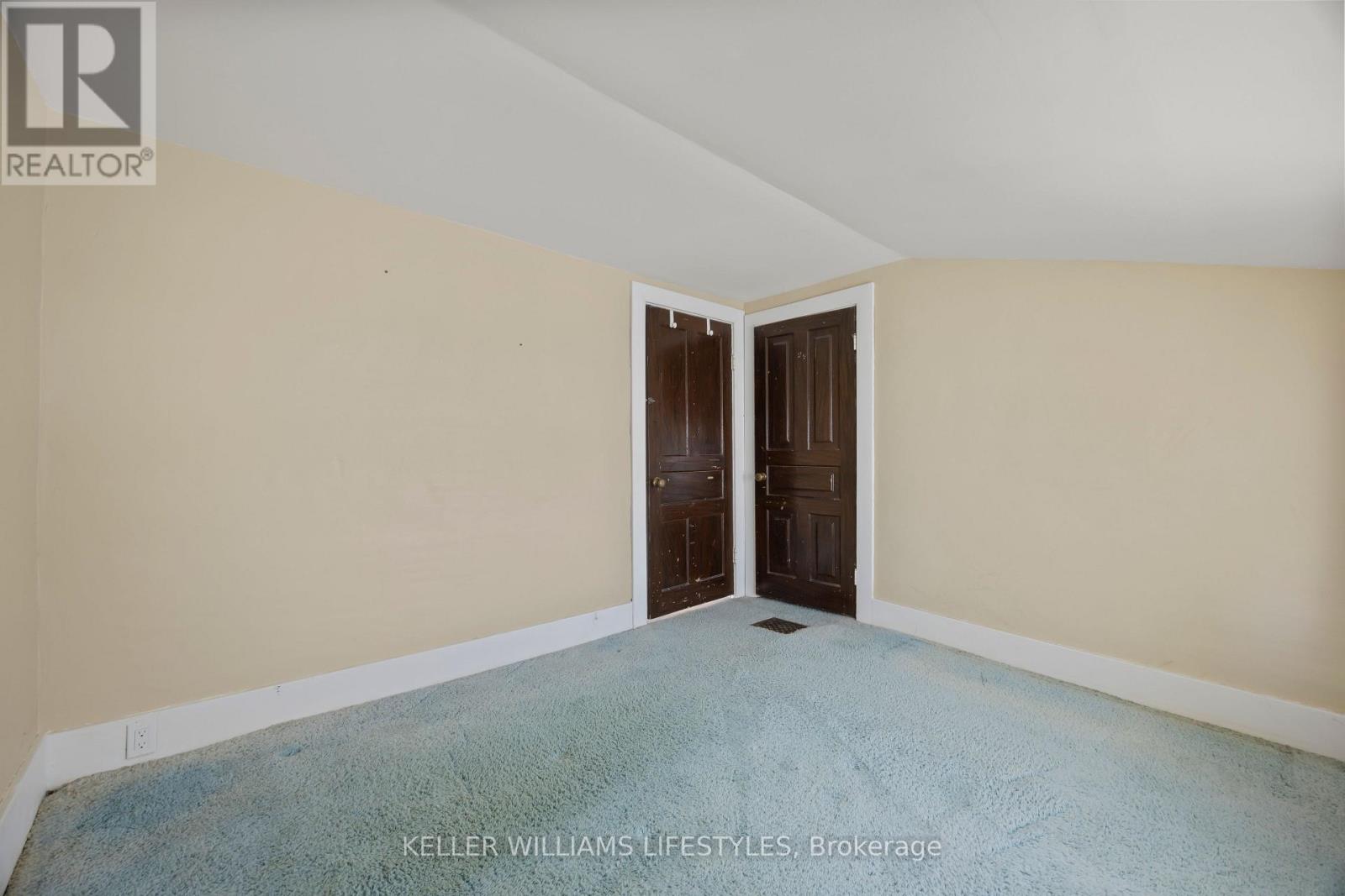 136 Queen Street, North Middlesex, Ontario  N0M 1A0 - Photo 29 - X12934386