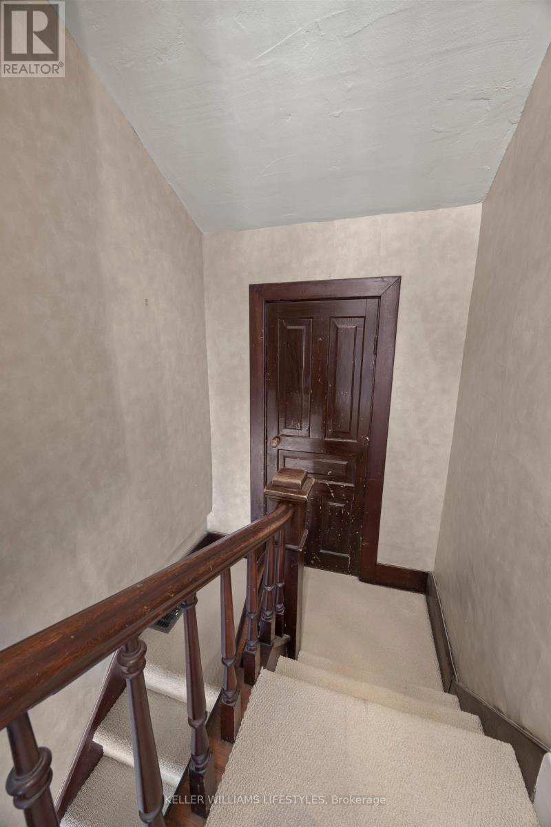 136 Queen Street, North Middlesex, Ontario  N0M 1A0 - Photo 33 - X12934386