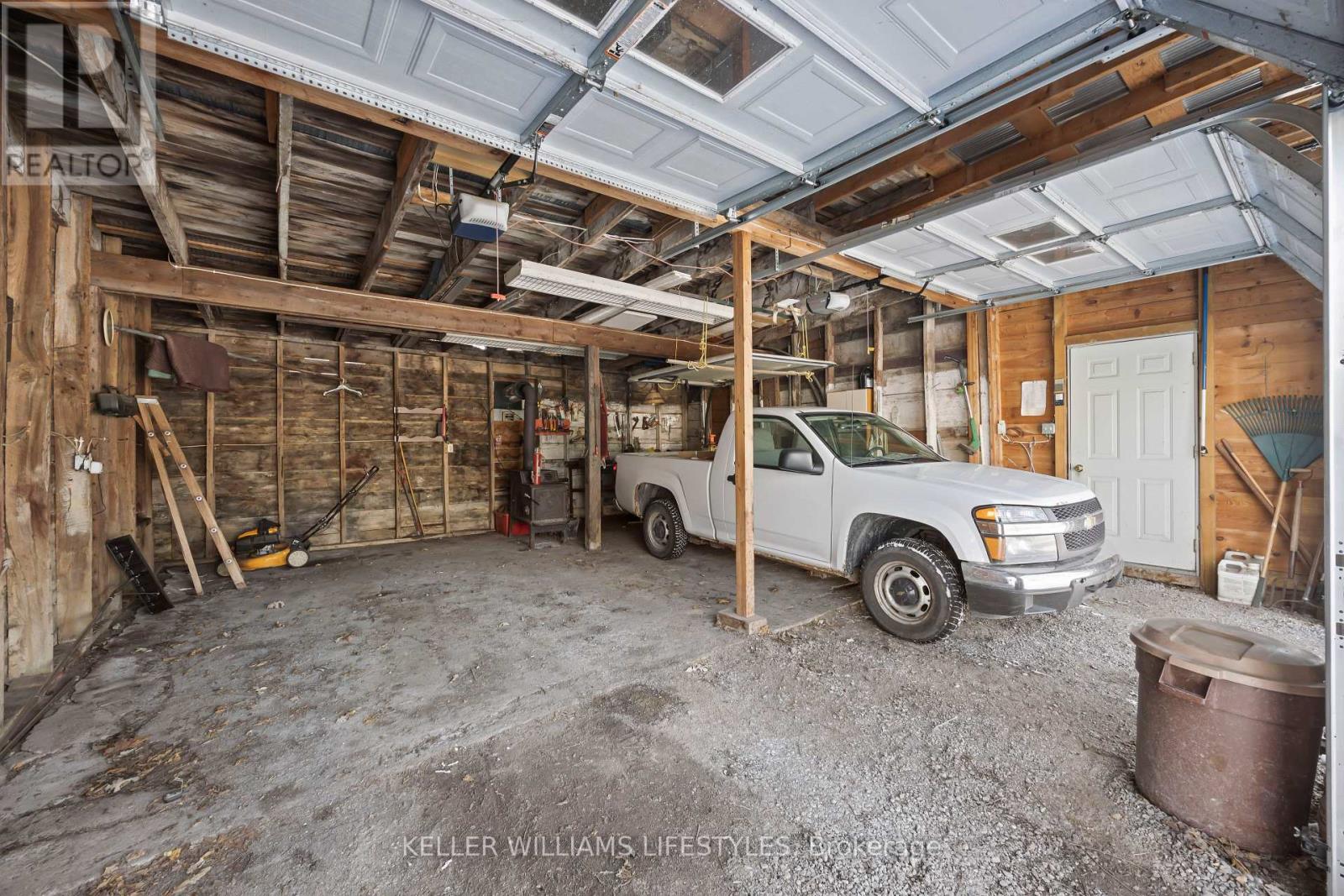 136 Queen Street, North Middlesex, Ontario  N0M 1A0 - Photo 38 - X12934386