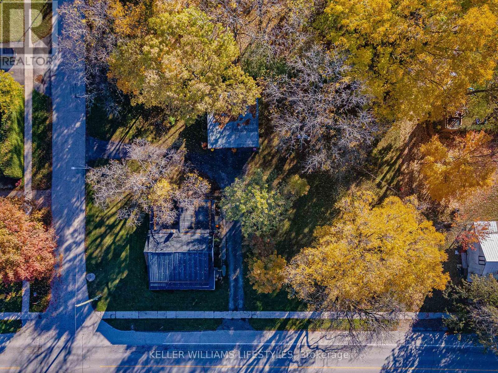 136 Queen Street, North Middlesex, Ontario  N0M 1A0 - Photo 6 - X12934386