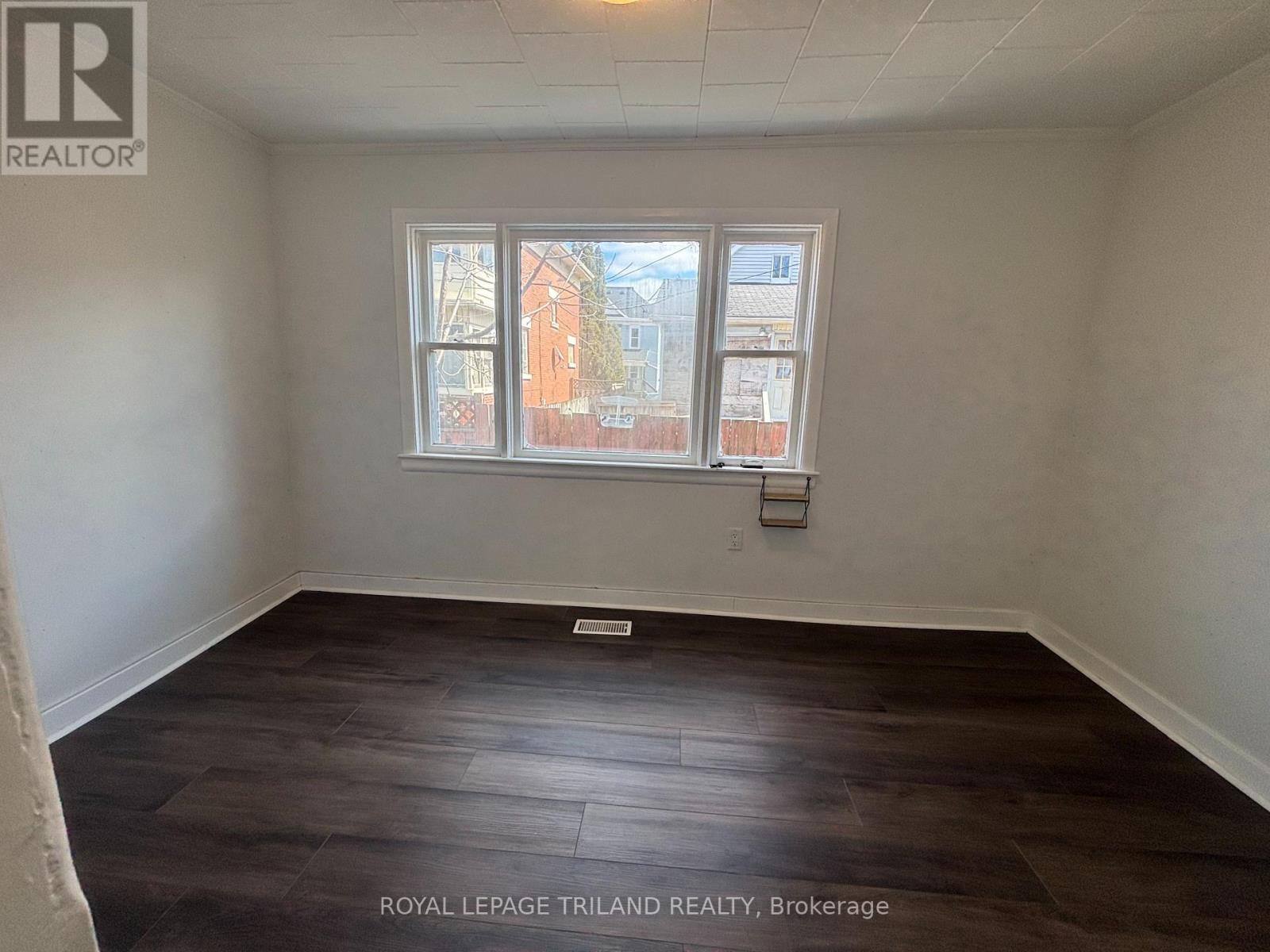 30 Kains Street, St. Thomas, Ontario  N5P 1M9 - Photo 5 - X12934486