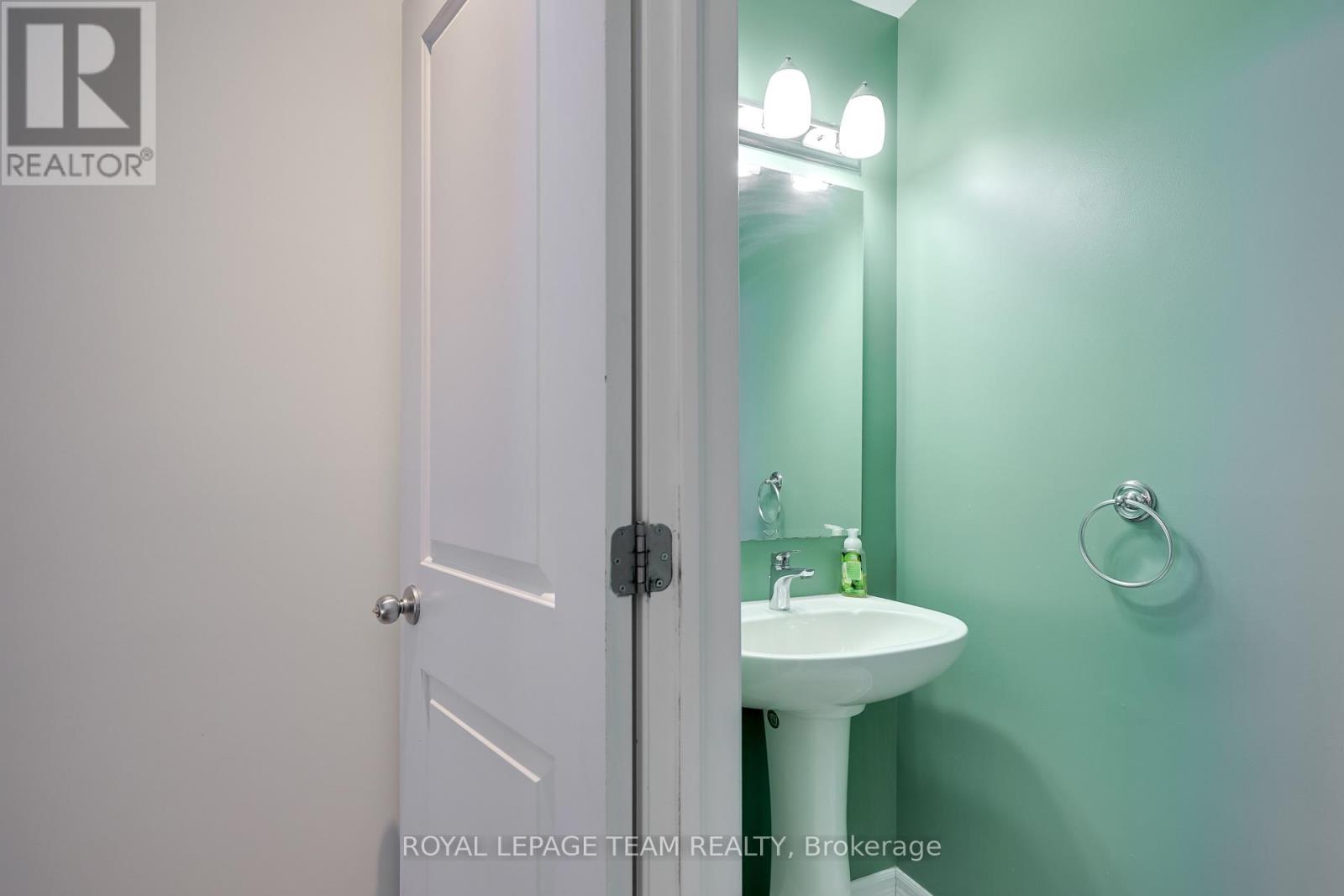 114 Sweetwater Lane, Ottawa, Ontario  K2T 0L1 - Photo 11 - X12934346