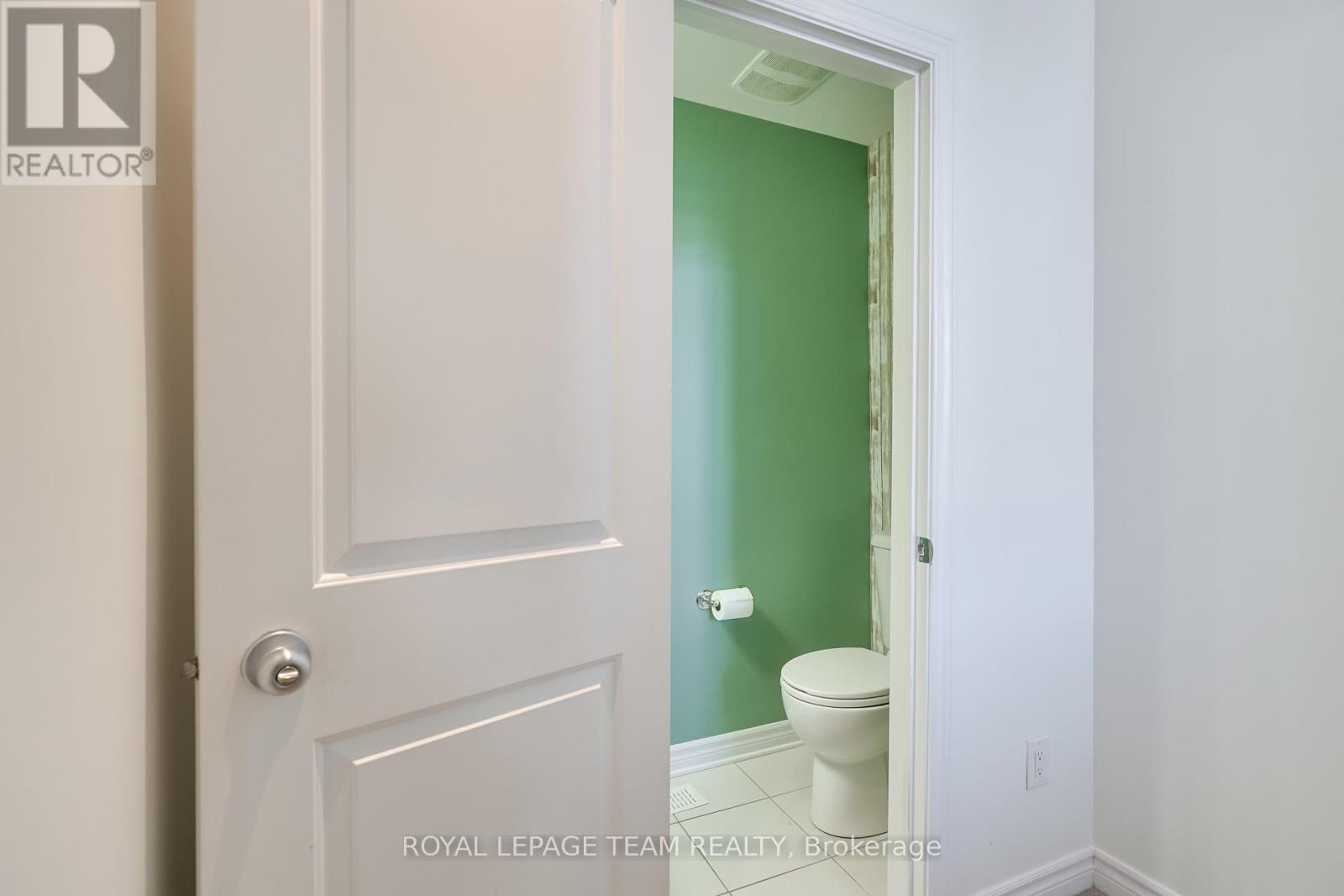 114 Sweetwater Lane, Ottawa, Ontario  K2T 0L1 - Photo 12 - X12934346