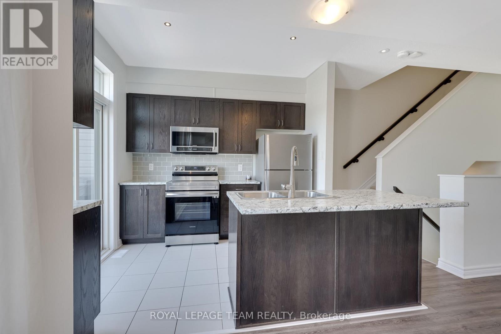 114 Sweetwater Lane, Ottawa, Ontario  K2T 0L1 - Photo 15 - X12934346