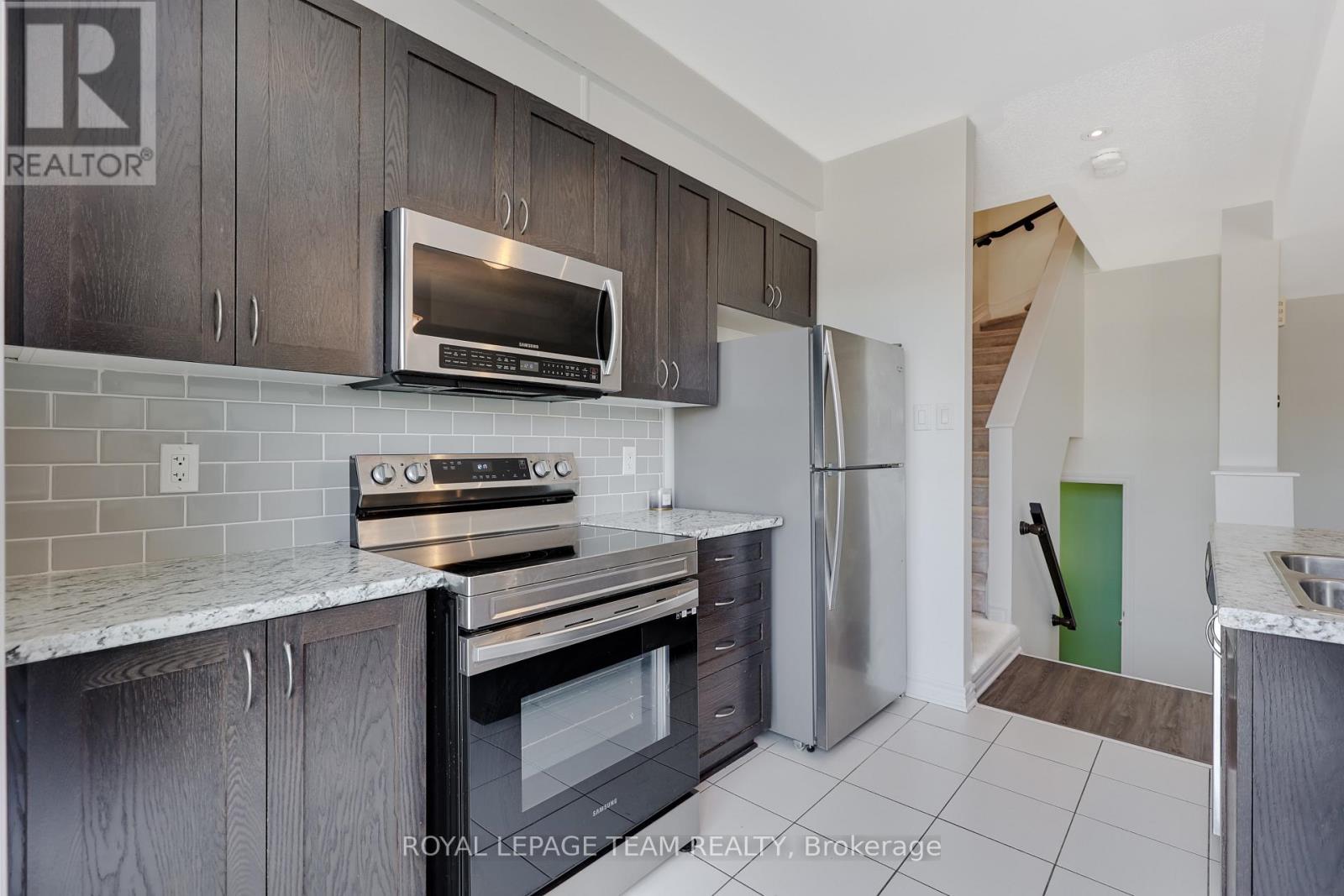 114 Sweetwater Lane, Ottawa, Ontario  K2T 0L1 - Photo 16 - X12934346