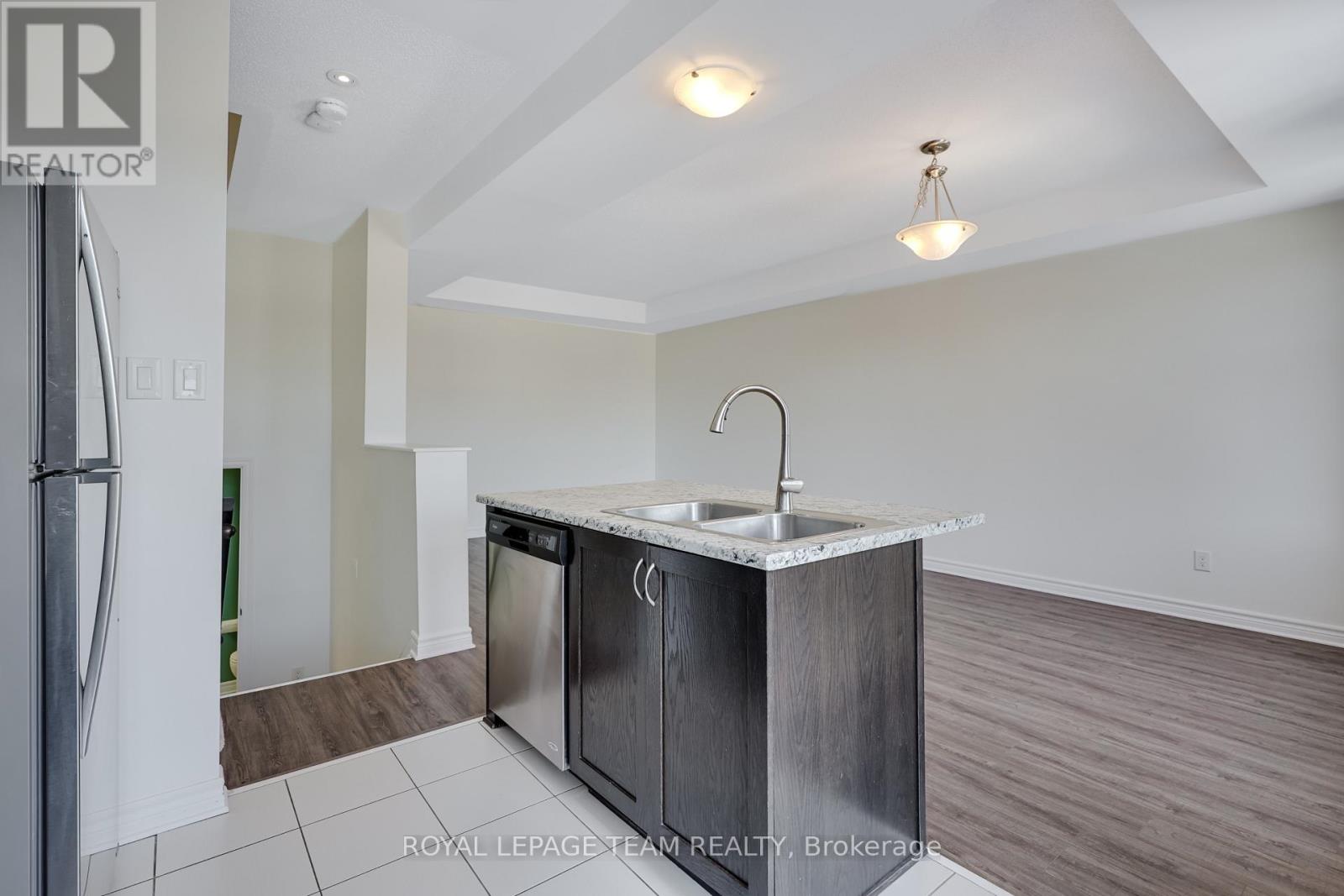 114 Sweetwater Lane, Ottawa, Ontario  K2T 0L1 - Photo 17 - X12934346