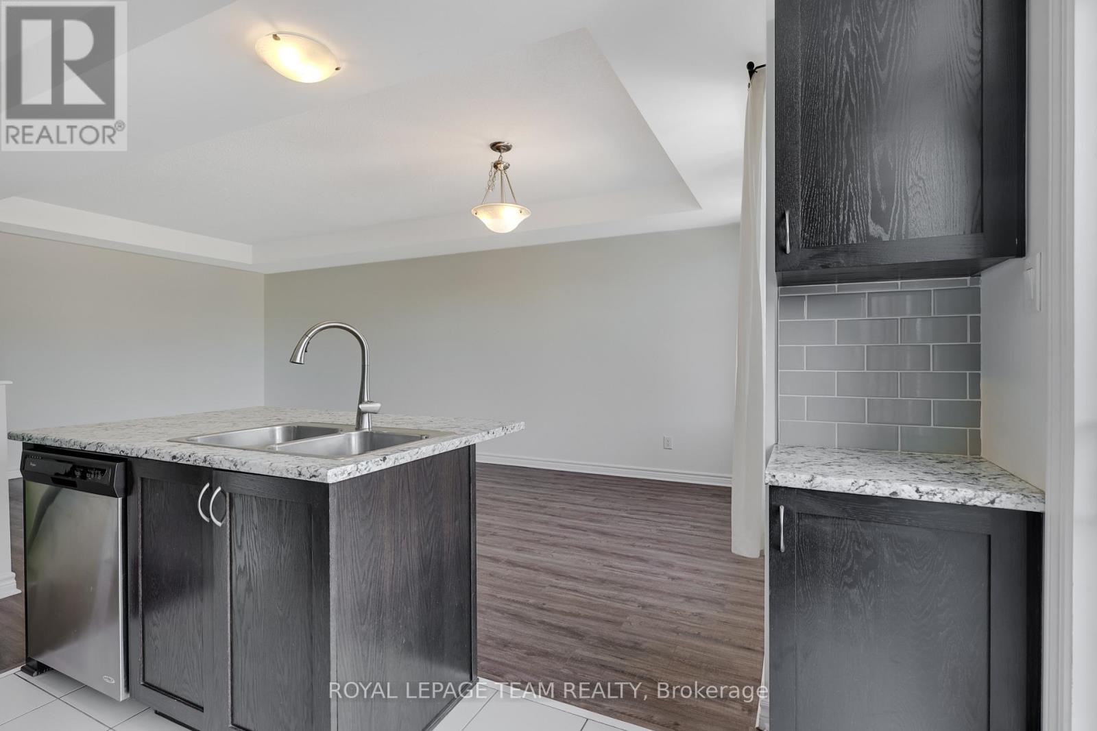 114 Sweetwater Lane, Ottawa, Ontario  K2T 0L1 - Photo 18 - X12934346