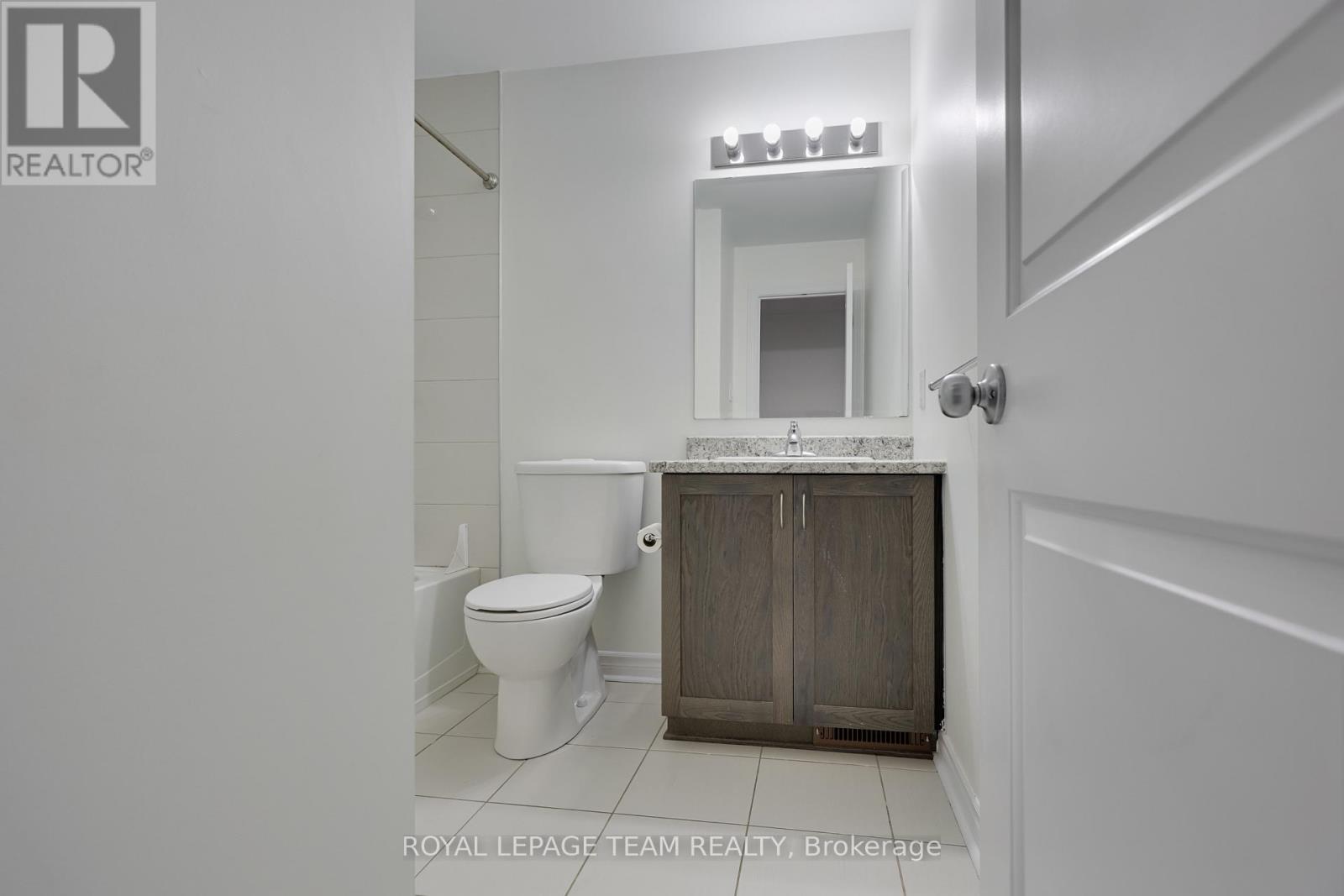 114 Sweetwater Lane, Ottawa, Ontario  K2T 0L1 - Photo 34 - X12934346