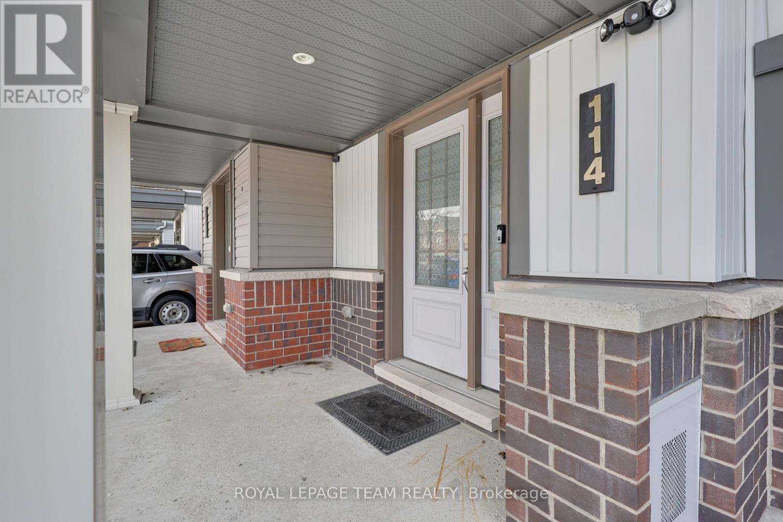 114 Sweetwater Lane, Ottawa, Ontario  K2T 0L1 - Photo 4 - X12934346