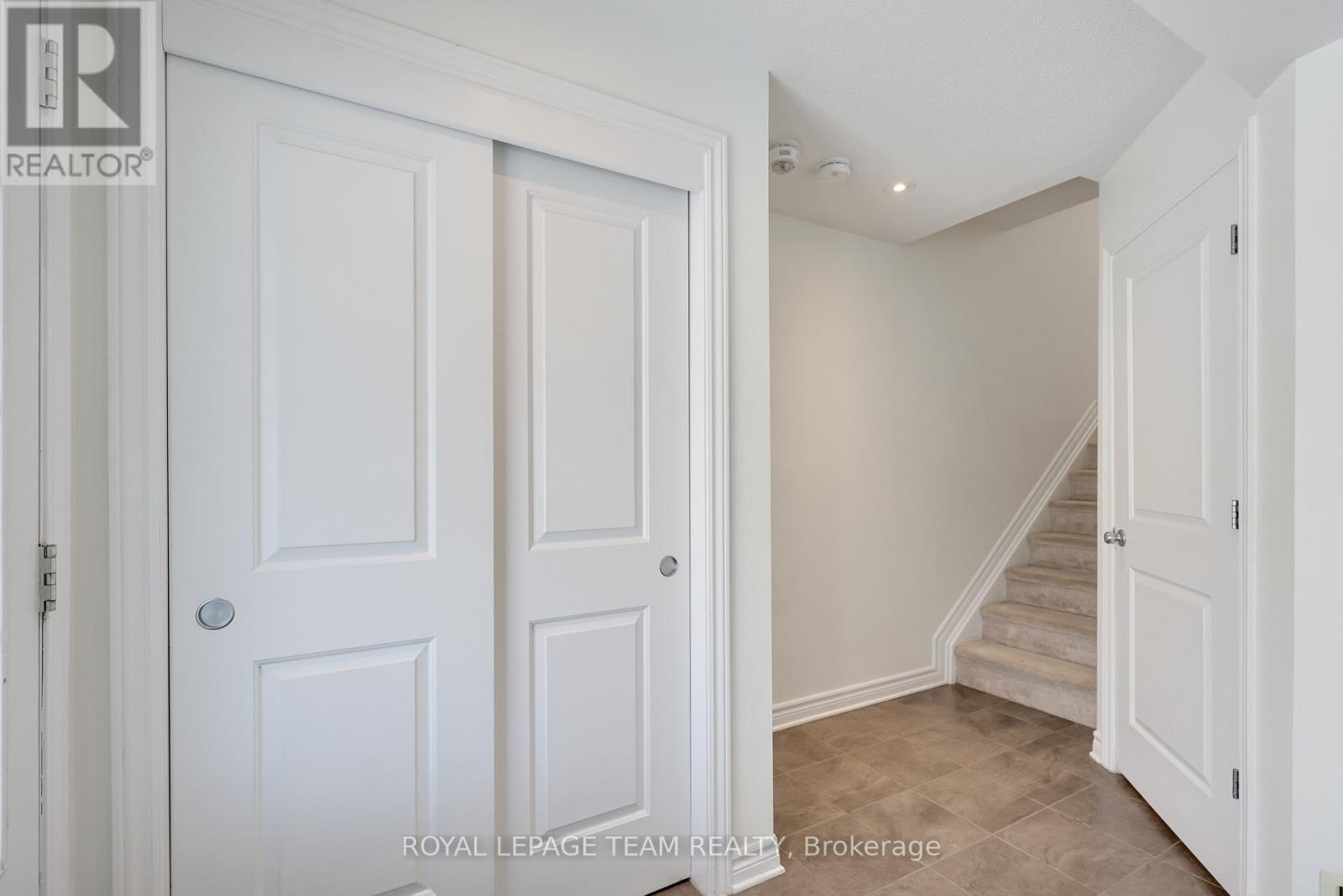 114 Sweetwater Lane, Ottawa, Ontario  K2T 0L1 - Photo 6 - X12934346