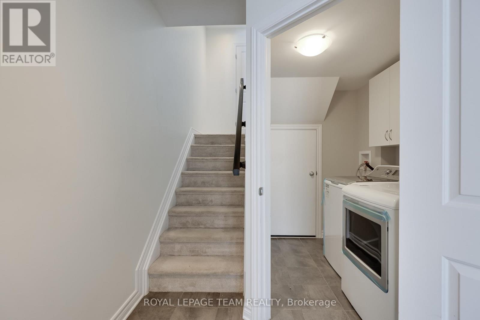 114 Sweetwater Lane, Ottawa, Ontario  K2T 0L1 - Photo 9 - X12934346