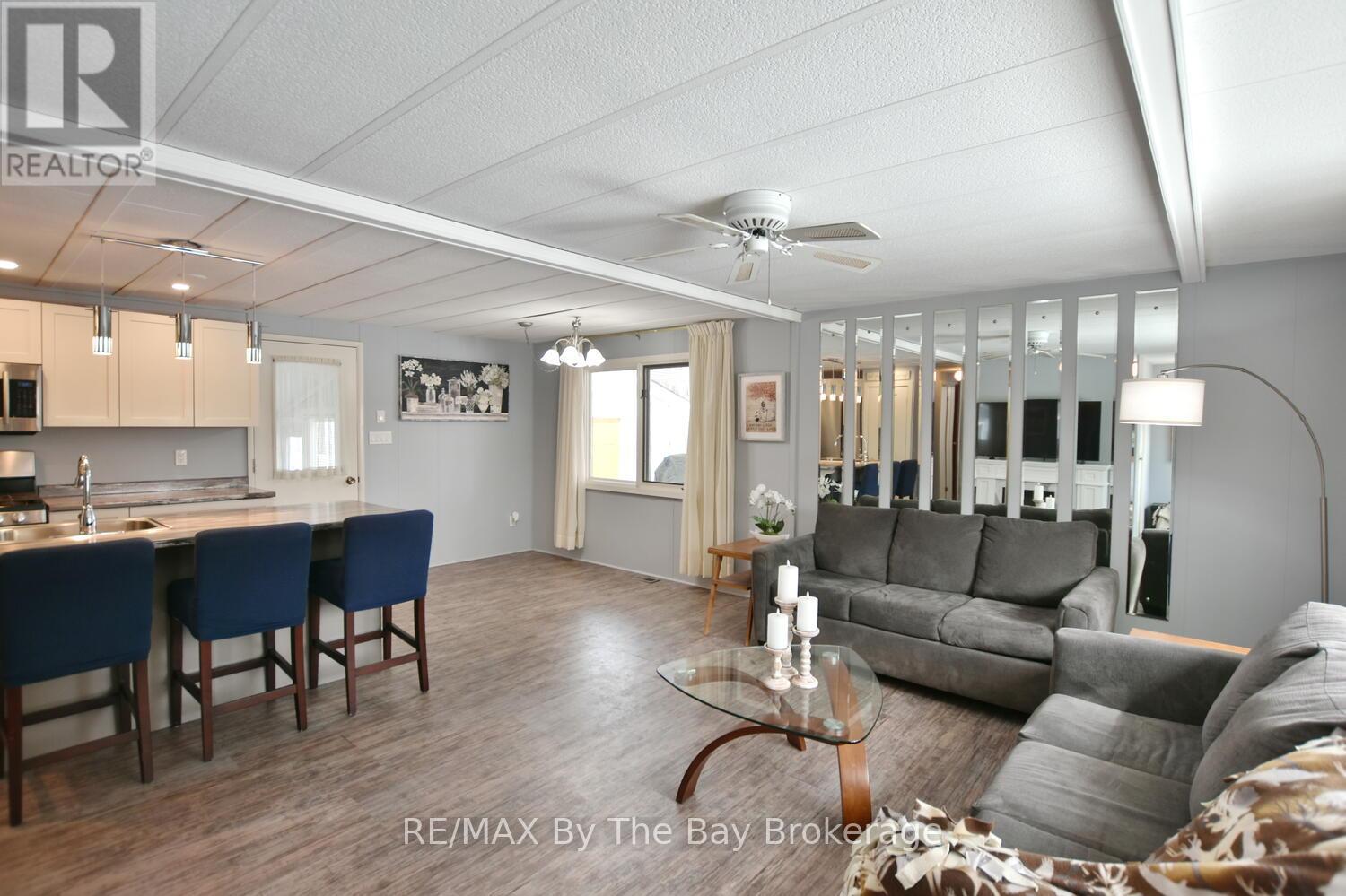 15 Carruthers Street S, Wasaga Beach, Ontario  L9Z 1K2 - Photo 10 - S12934442