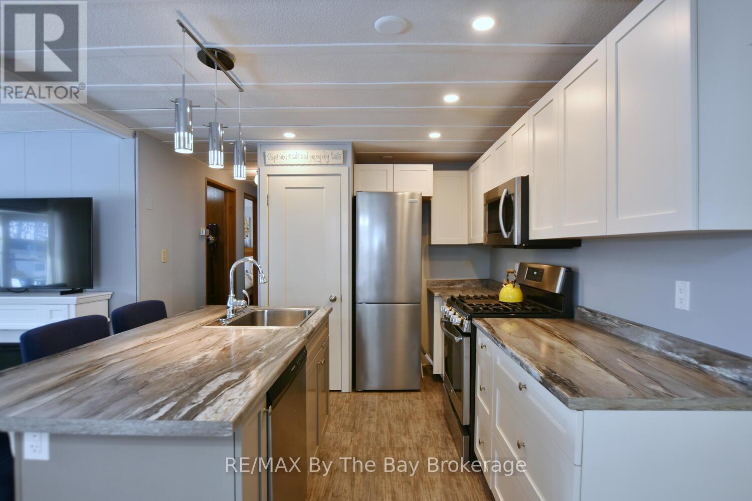 15 Carruthers Street S, Wasaga Beach, Ontario  L9Z 1K2 - Photo 12 - S12934442