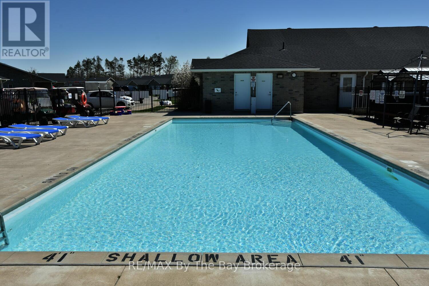 15 Carruthers Street S, Wasaga Beach, Ontario  L9Z 1K2 - Photo 4 - S12934442