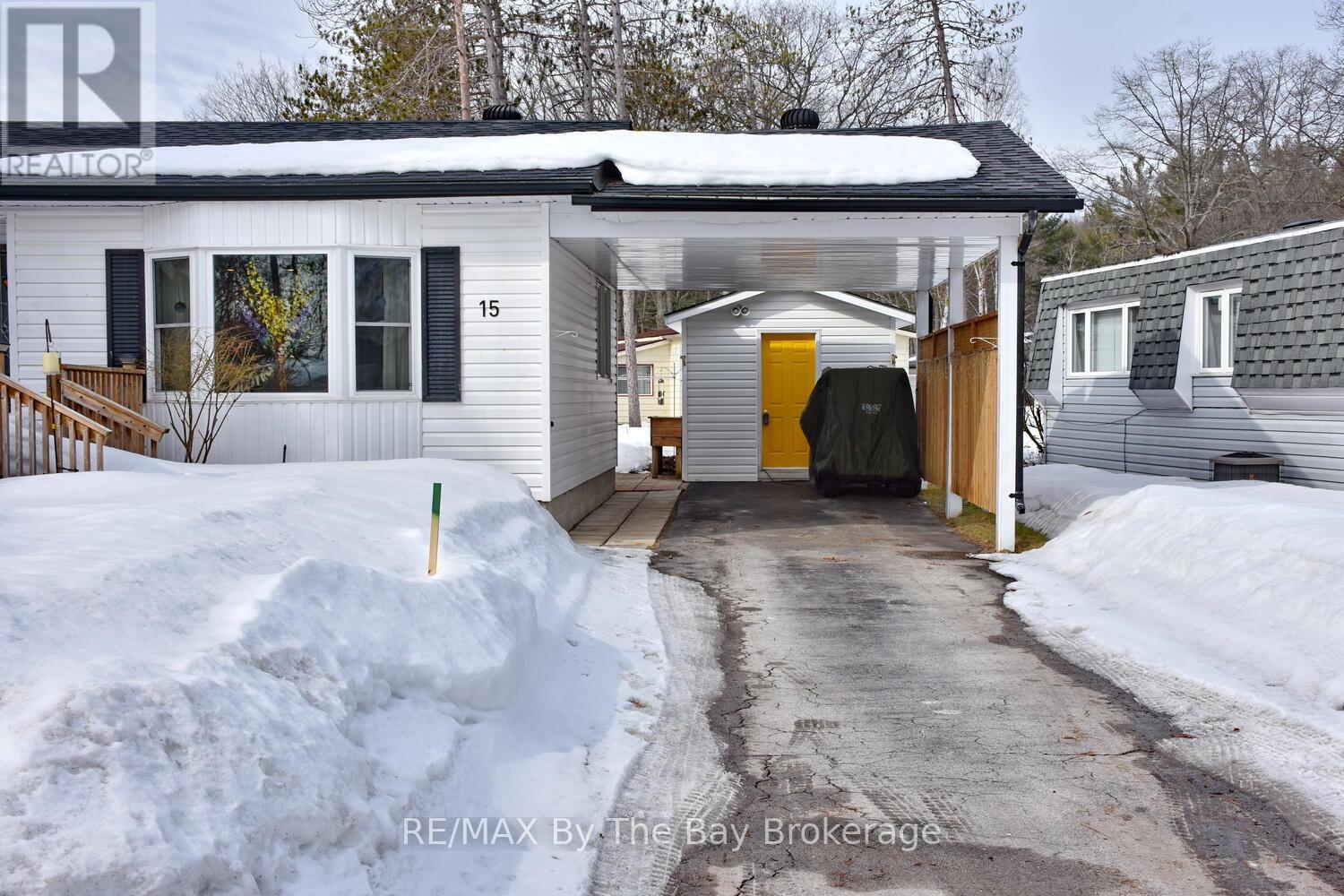 15 Carruthers Street S, Wasaga Beach, Ontario  L9Z 1K2 - Photo 6 - S12934442