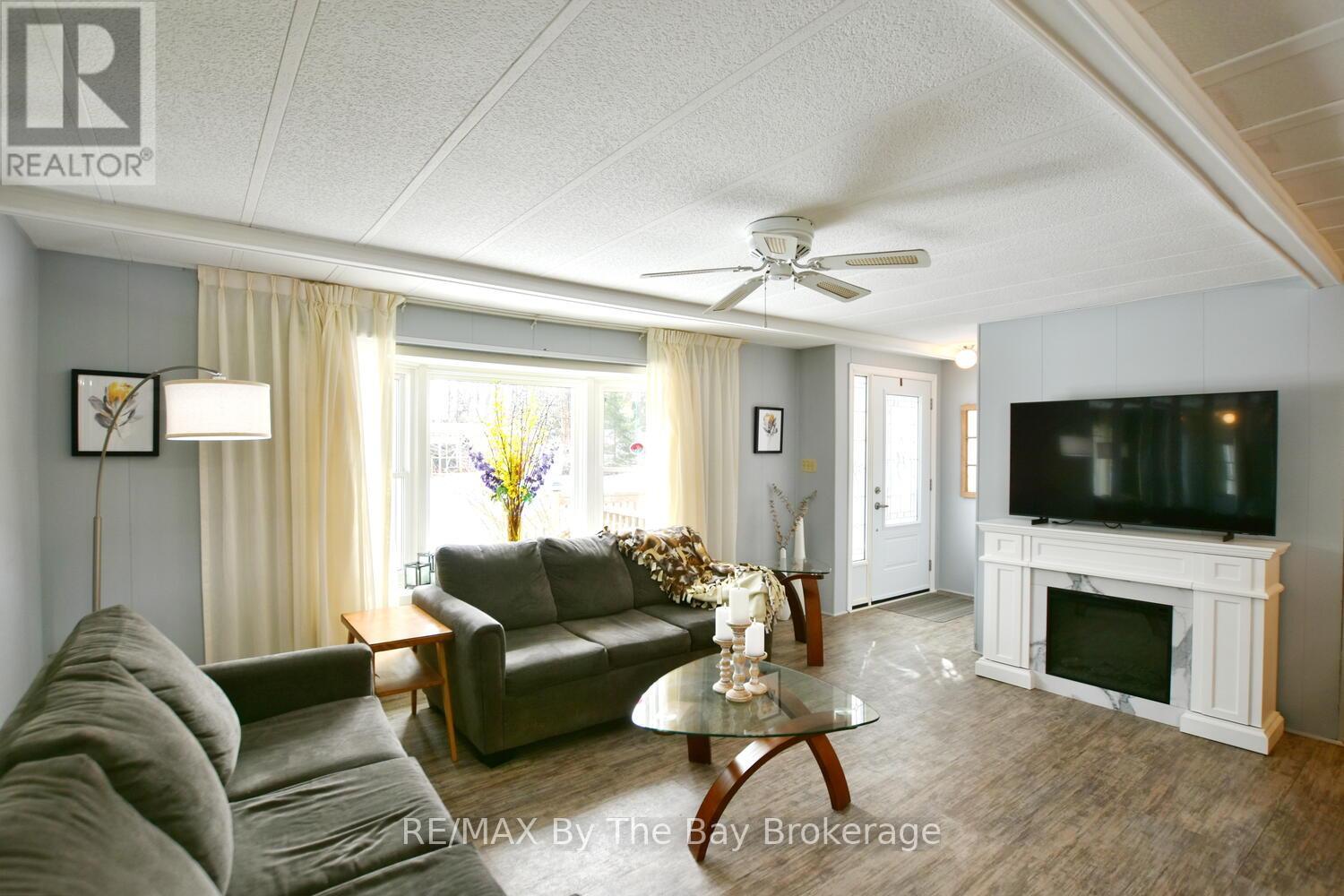 15 Carruthers Street S, Wasaga Beach, Ontario  L9Z 1K2 - Photo 8 - S12934442