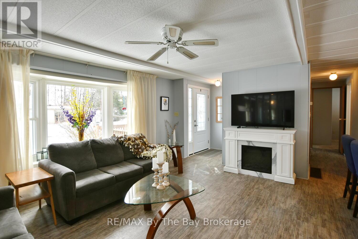 15 Carruthers Street S, Wasaga Beach, Ontario  L9Z 1K2 - Photo 9 - S12934442