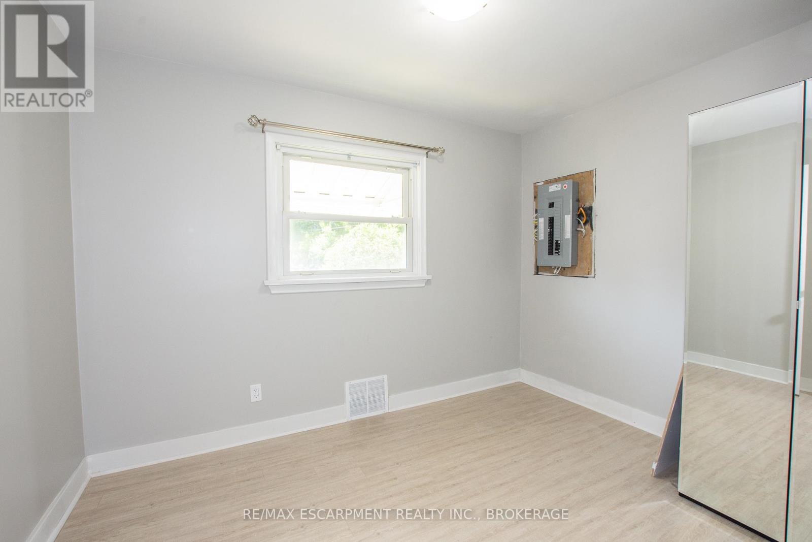 Main - 21 Brisbane Glen, St. Catharines, Ontario  L2N 3L1 - Photo 10 - X12934290