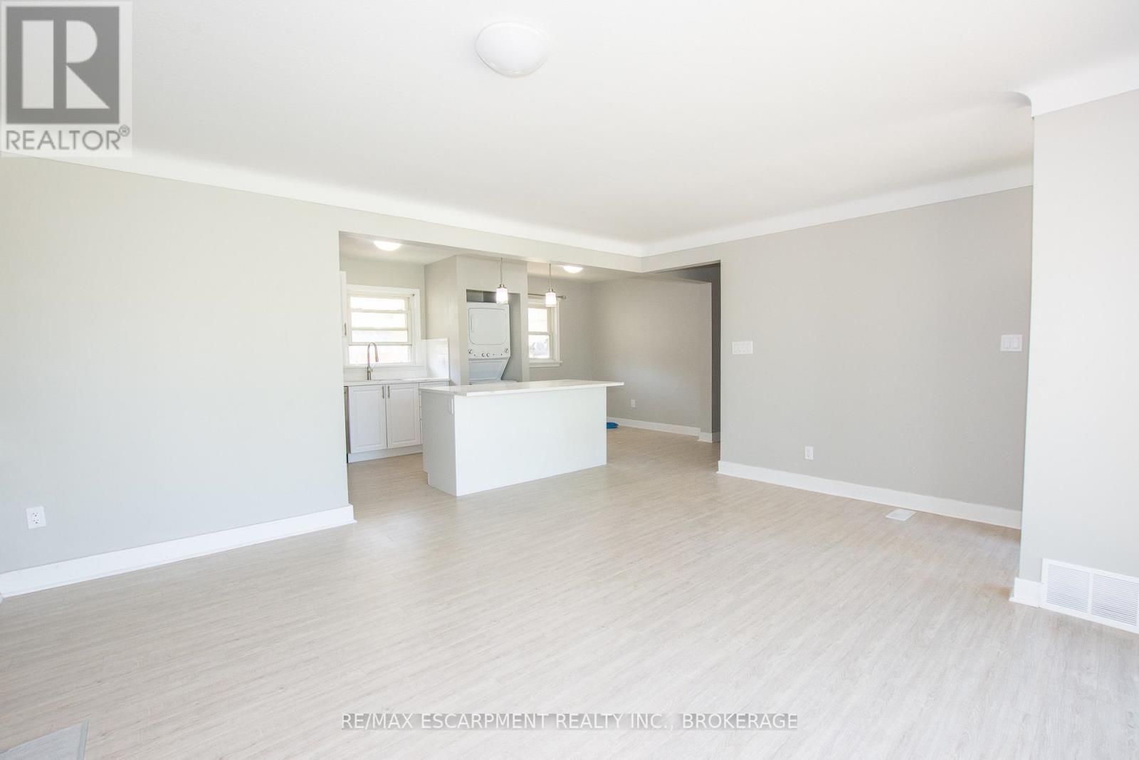 Main - 21 Brisbane Glen, St. Catharines, Ontario  L2N 3L1 - Photo 11 - X12934290