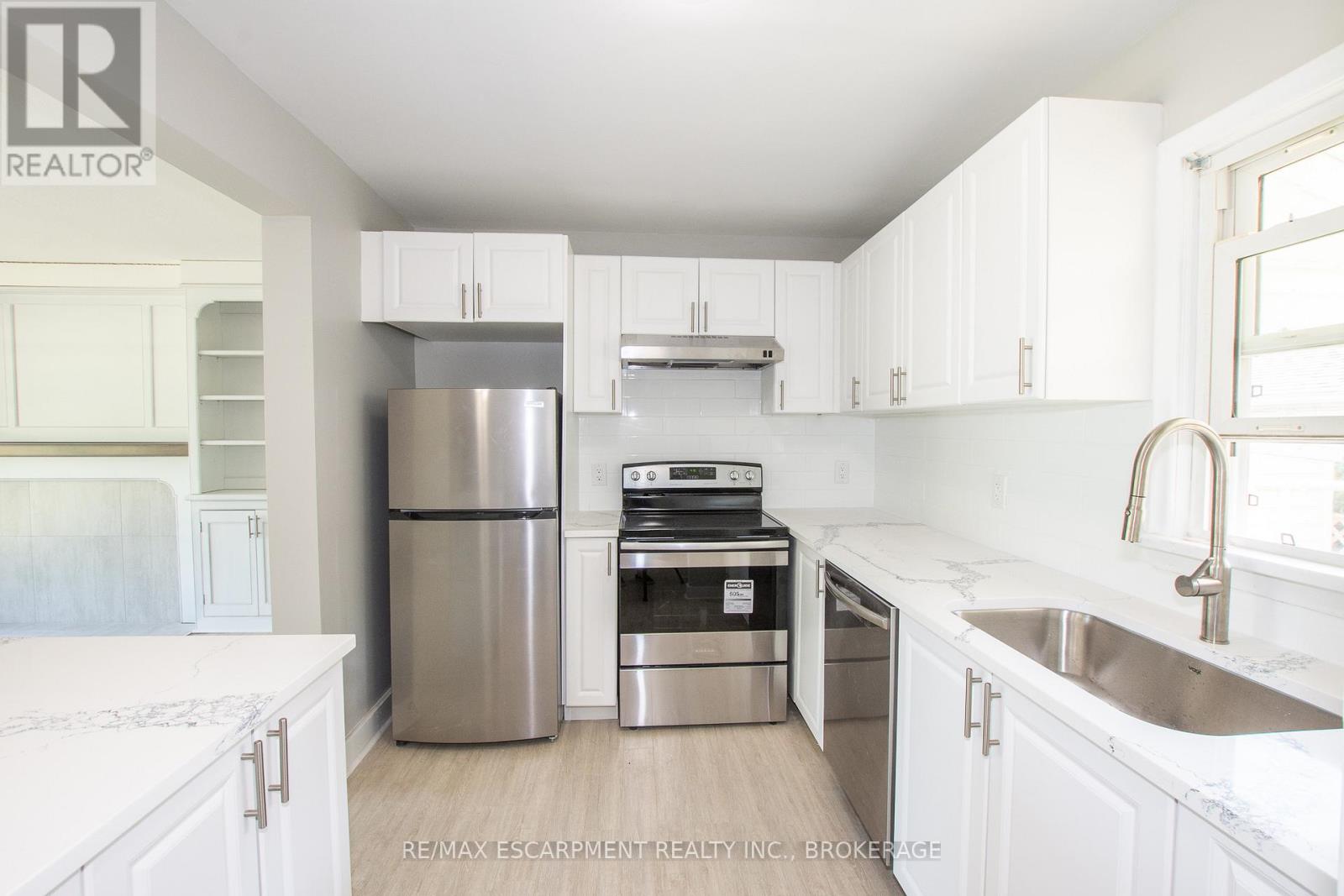 Main - 21 Brisbane Glen, St. Catharines, Ontario  L2N 3L1 - Photo 3 - X12934290