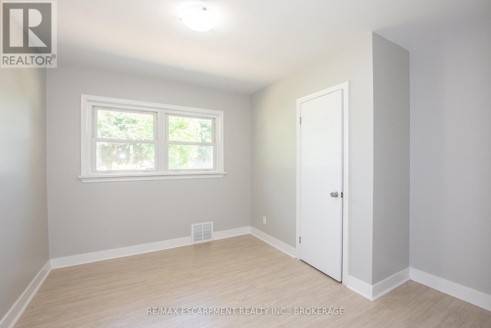 Main - 21 Brisbane Glen, St. Catharines, Ontario  L2N 3L1 - Photo 5 - X12934290