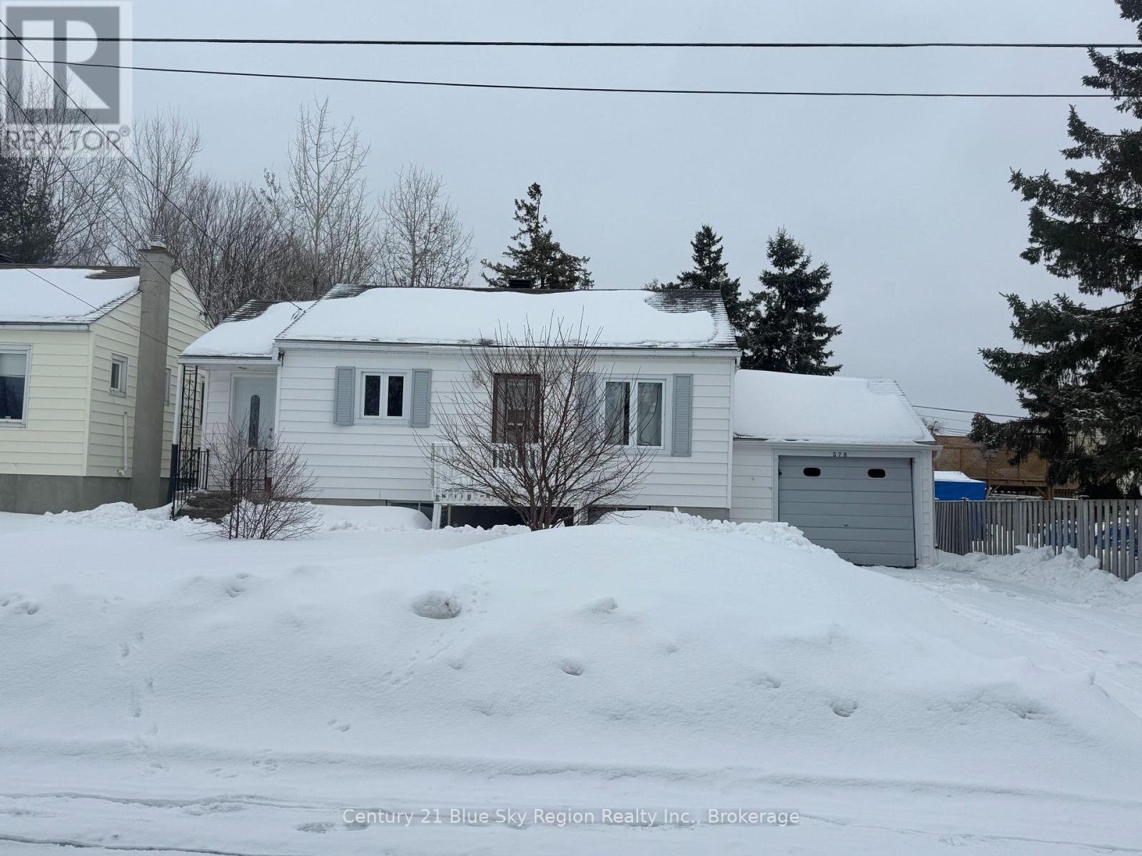 578 Mcphail Street, North Bay, Ontario  P1B 5Z2 - Photo 2 - X12934322