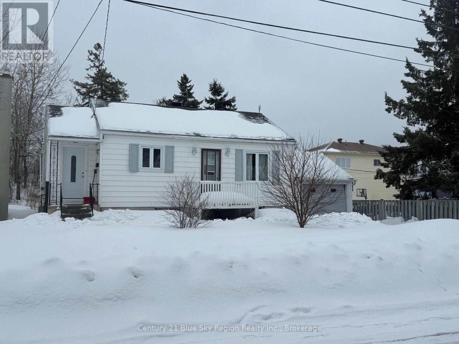 578 Mcphail Street, North Bay, Ontario  P1B 5Z2 - Photo 3 - X12934322