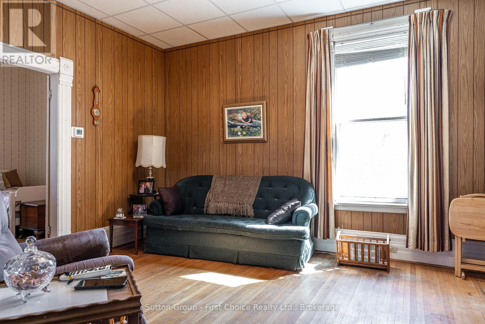 55 Dufferin Street, Stratford, Ontario  N5A 2G6 - Photo 11 - X12934512