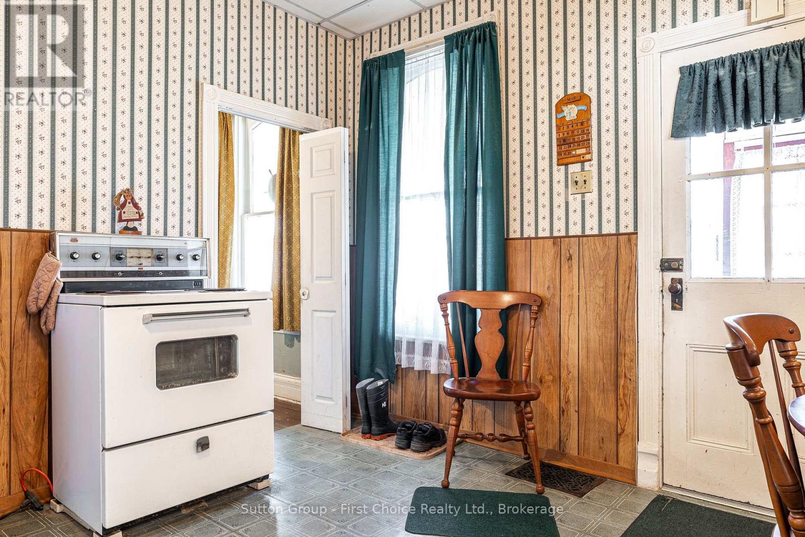 55 Dufferin Street, Stratford, Ontario  N5A 2G6 - Photo 19 - X12934512