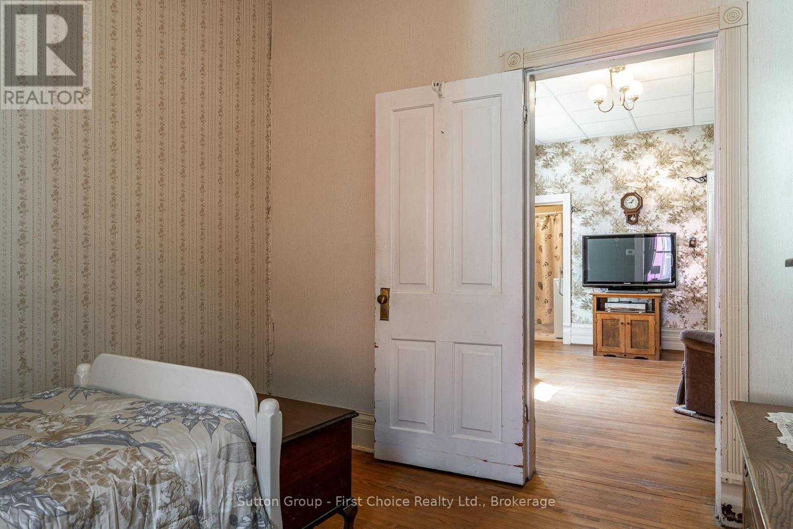 55 Dufferin Street, Stratford, Ontario  N5A 2G6 - Photo 27 - X12934512