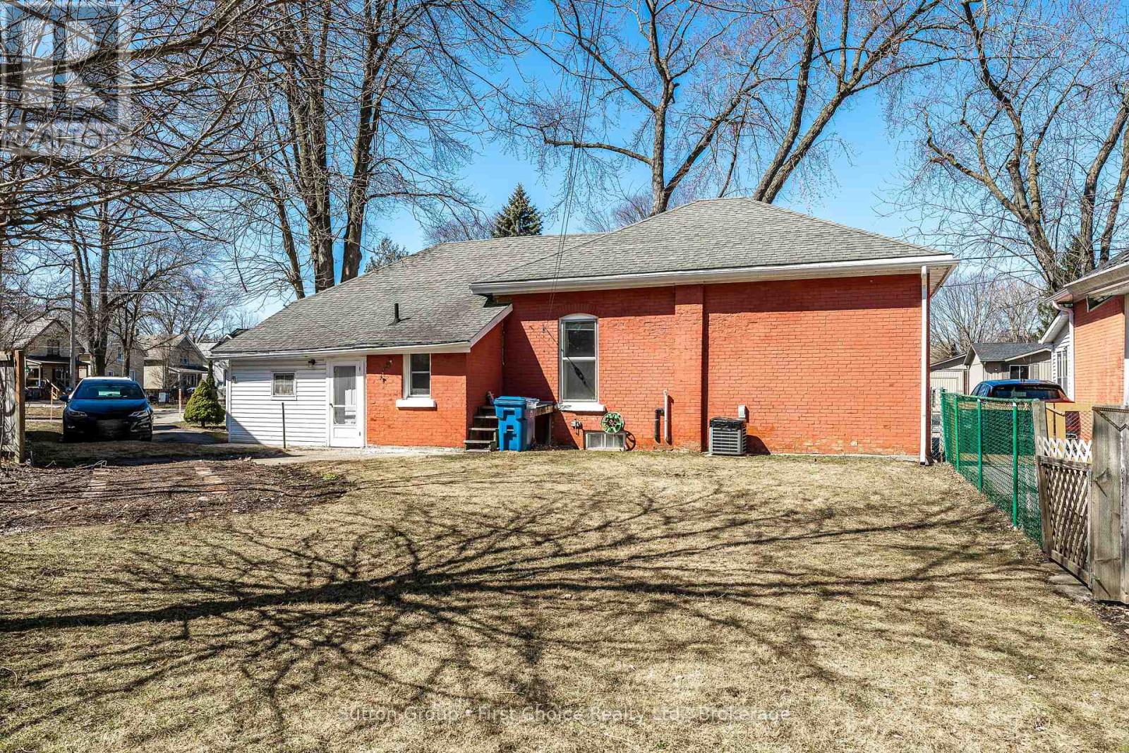 55 Dufferin Street, Stratford, Ontario  N5A 2G6 - Photo 33 - X12934512