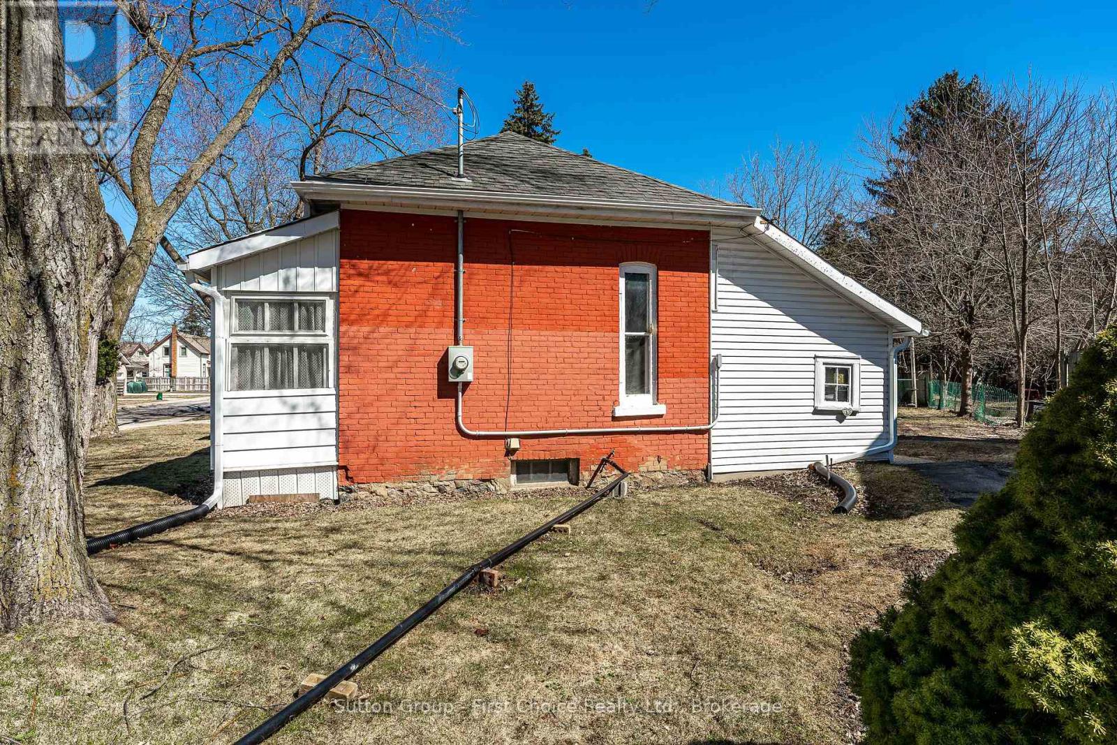 55 Dufferin Street, Stratford, Ontario  N5A 2G6 - Photo 36 - X12934512