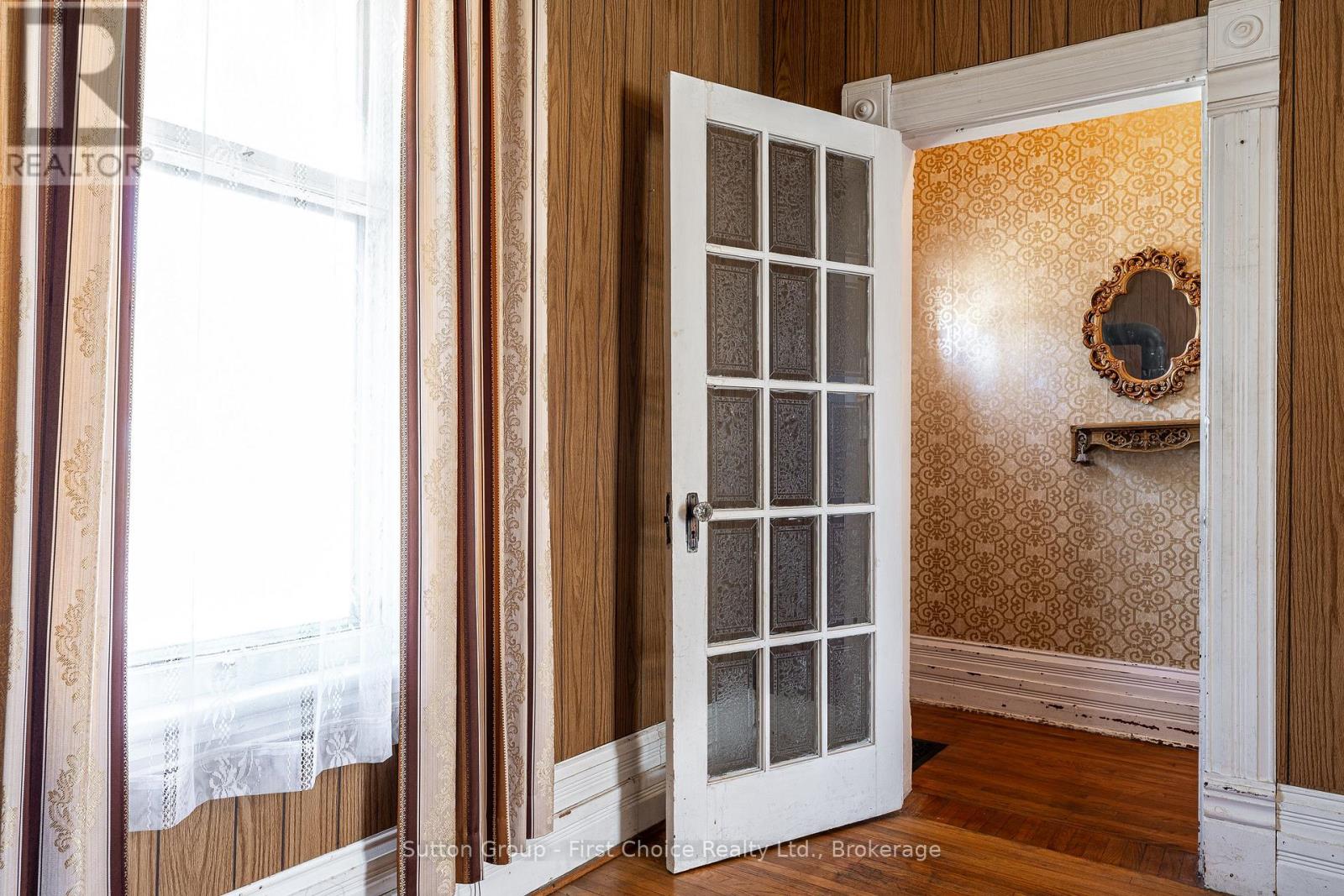 55 Dufferin Street, Stratford, Ontario  N5A 2G6 - Photo 7 - X12934512