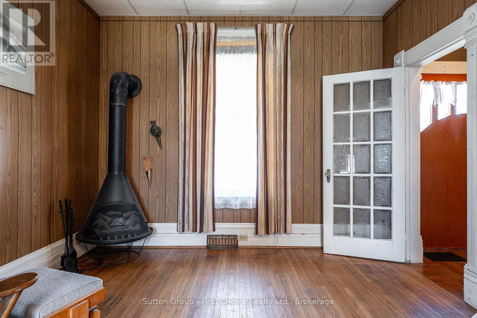 55 Dufferin Street, Stratford, Ontario  N5A 2G6 - Photo 9 - X12934512